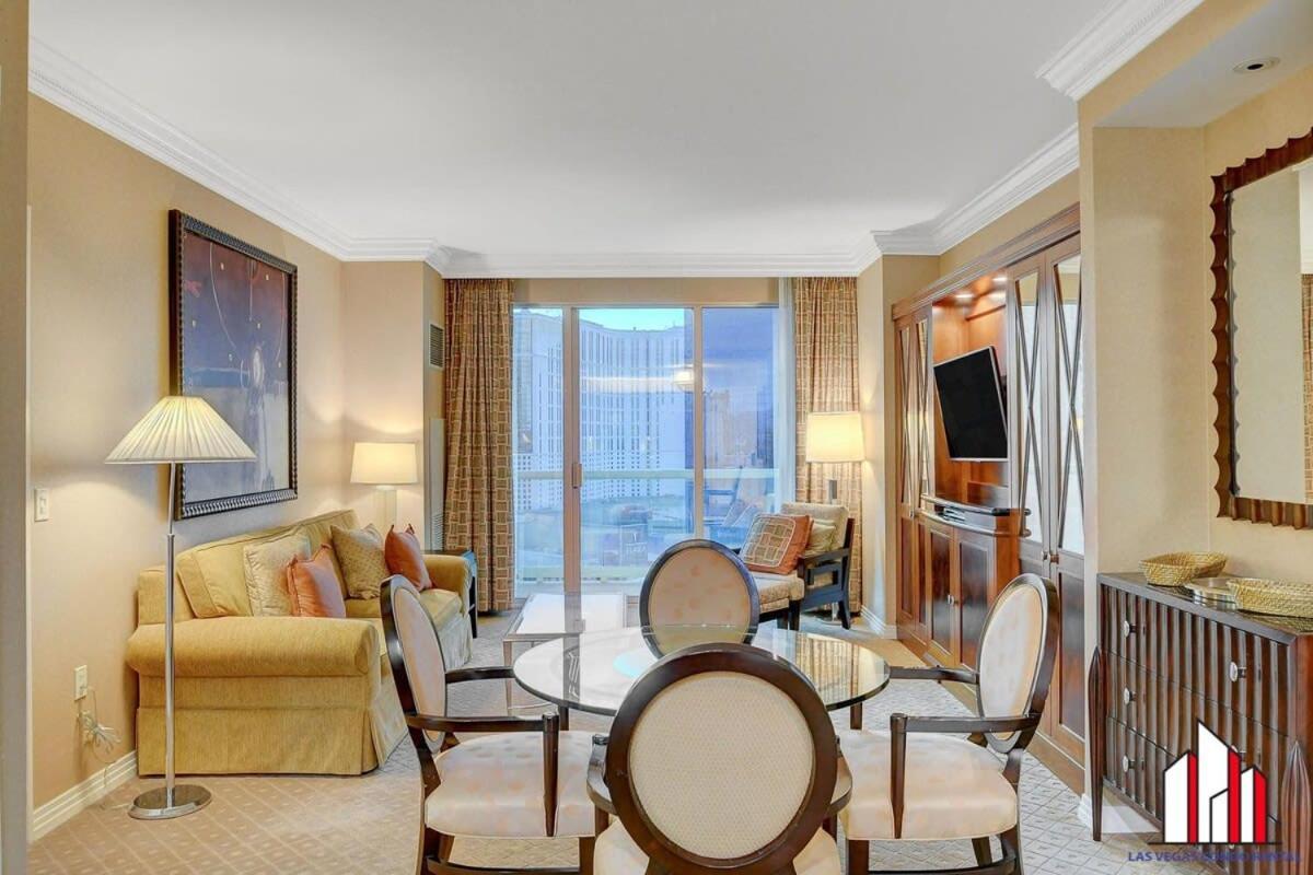 Holiday home Mgm Signature-18-701 1br2ba Strip View Balcony *