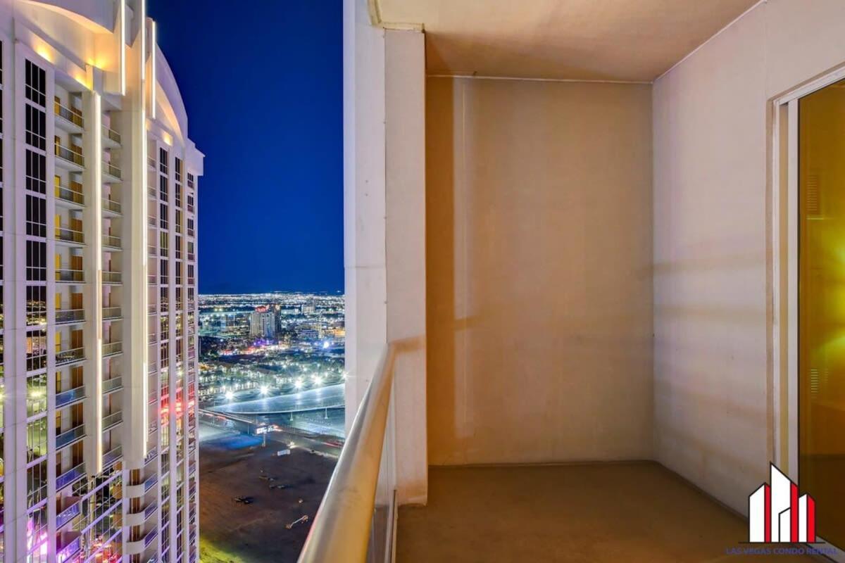 Mgm Signature-33-711 F1 Track & Strip View Balcony Vakantiehuis