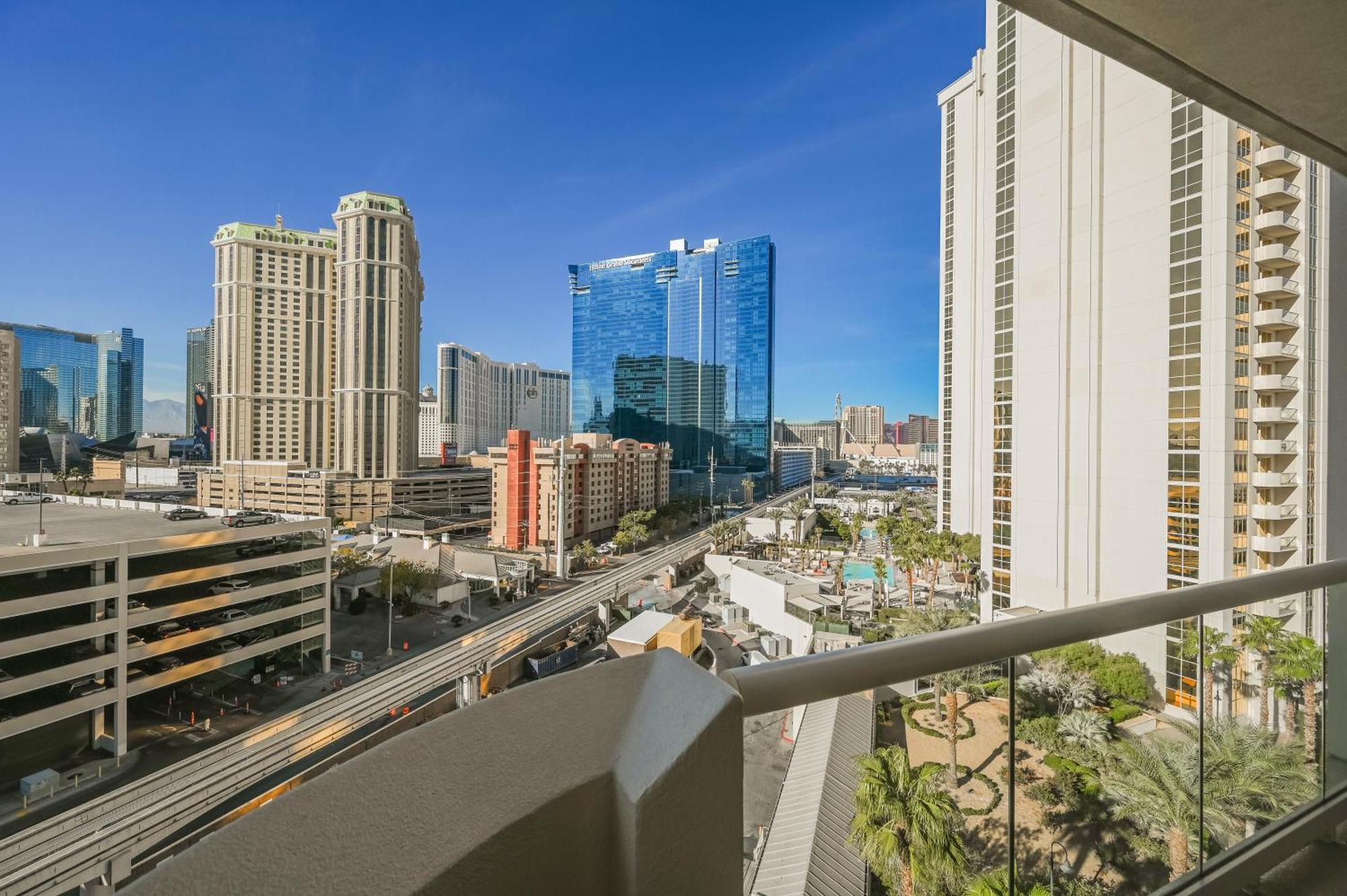 Stripviewsuites At Signature