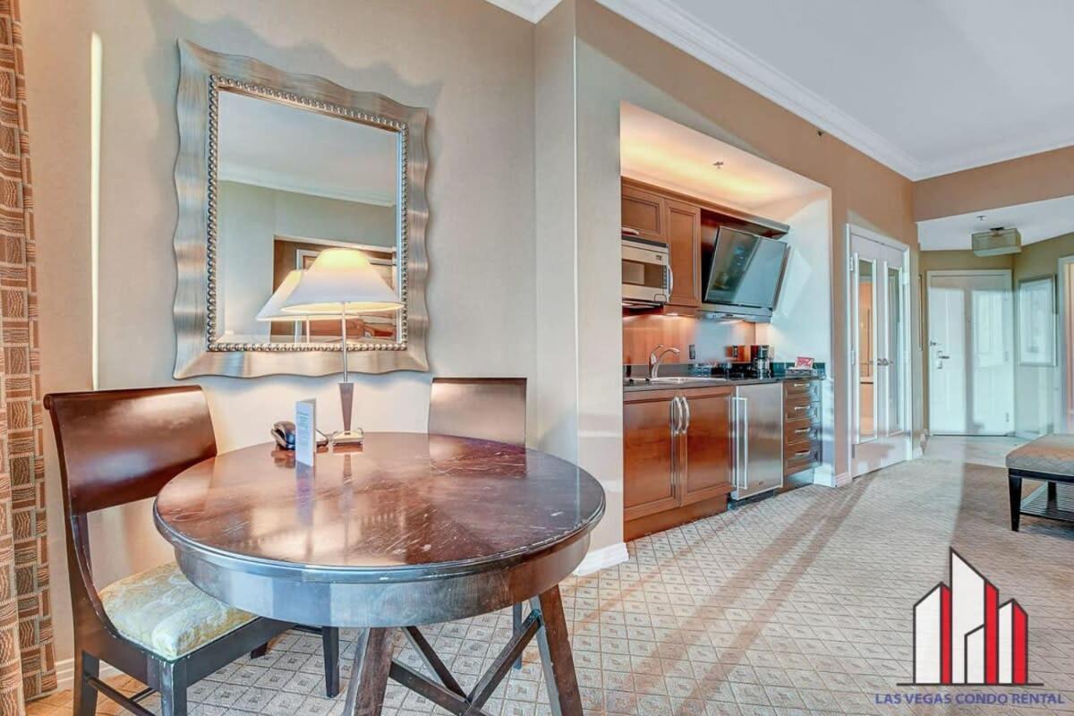 Mgm Signature-34-803 F1 Track & Strip View Casa vacanze