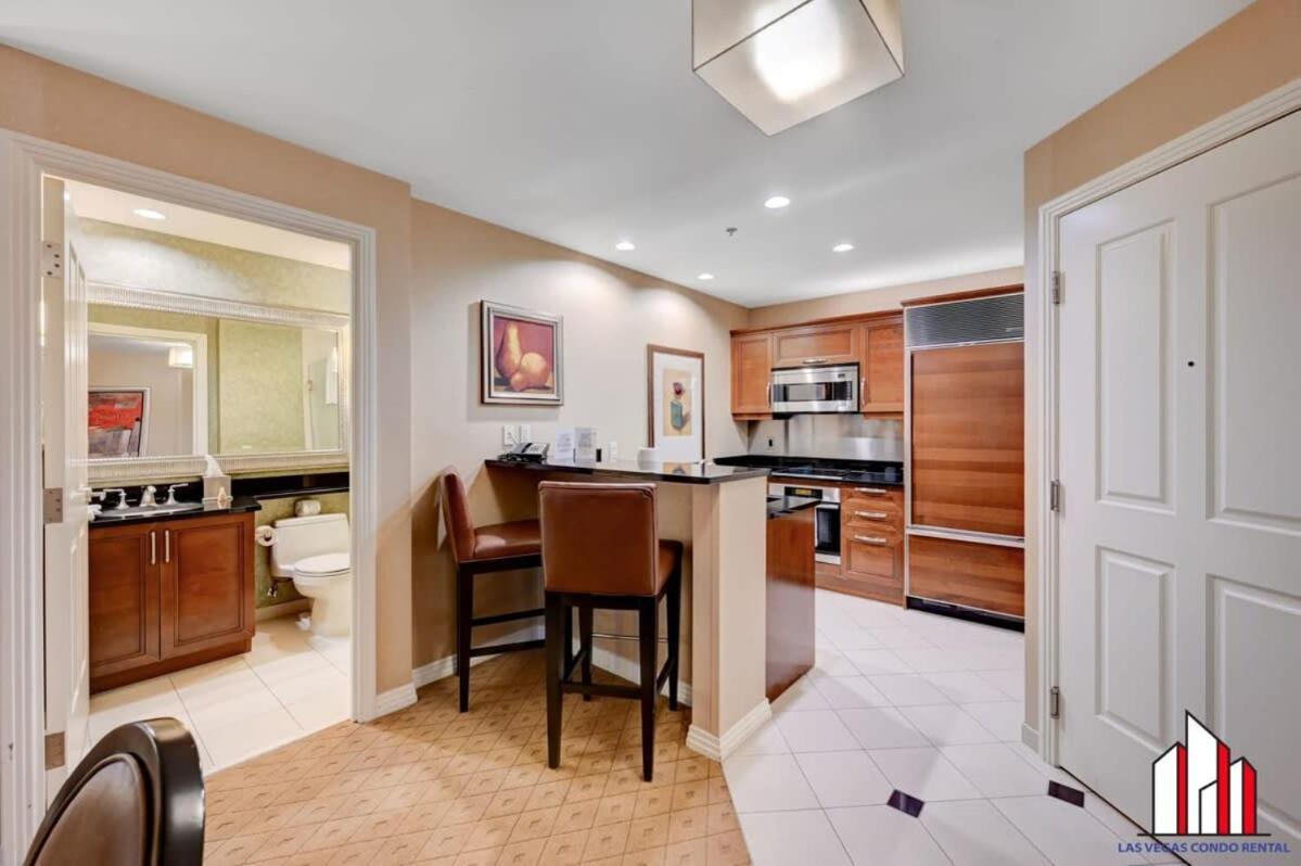 Holiday home Mgm Signature-29-821 1br2ba F1 Strip View Balcony