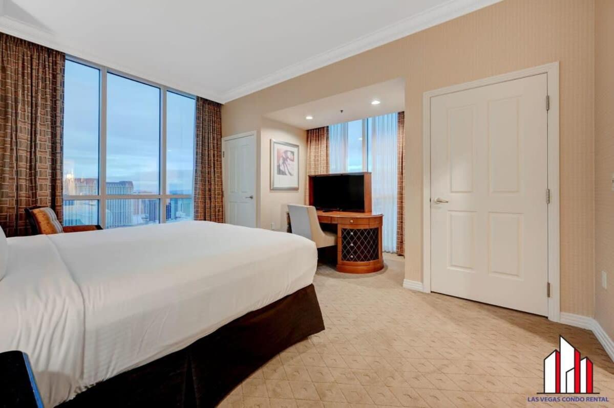 Mgm Signature-29-821 1br2ba F1 Strip View Balcony *