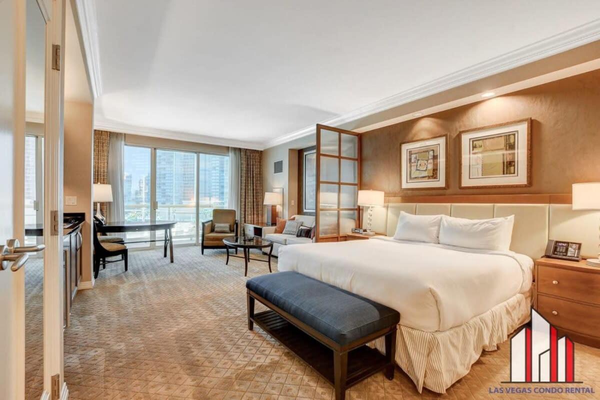 Mgm Signature-04-707 Strip View Balcony *