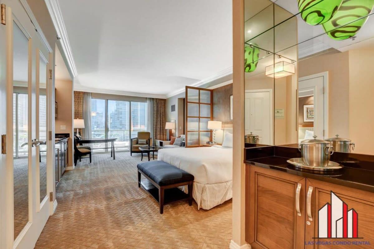 Mgm Signature-04-707 Strip View Balcony *