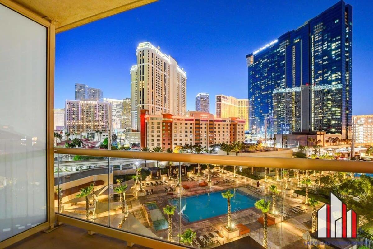 Mgm Signature-04-707 Strip View Balcony *