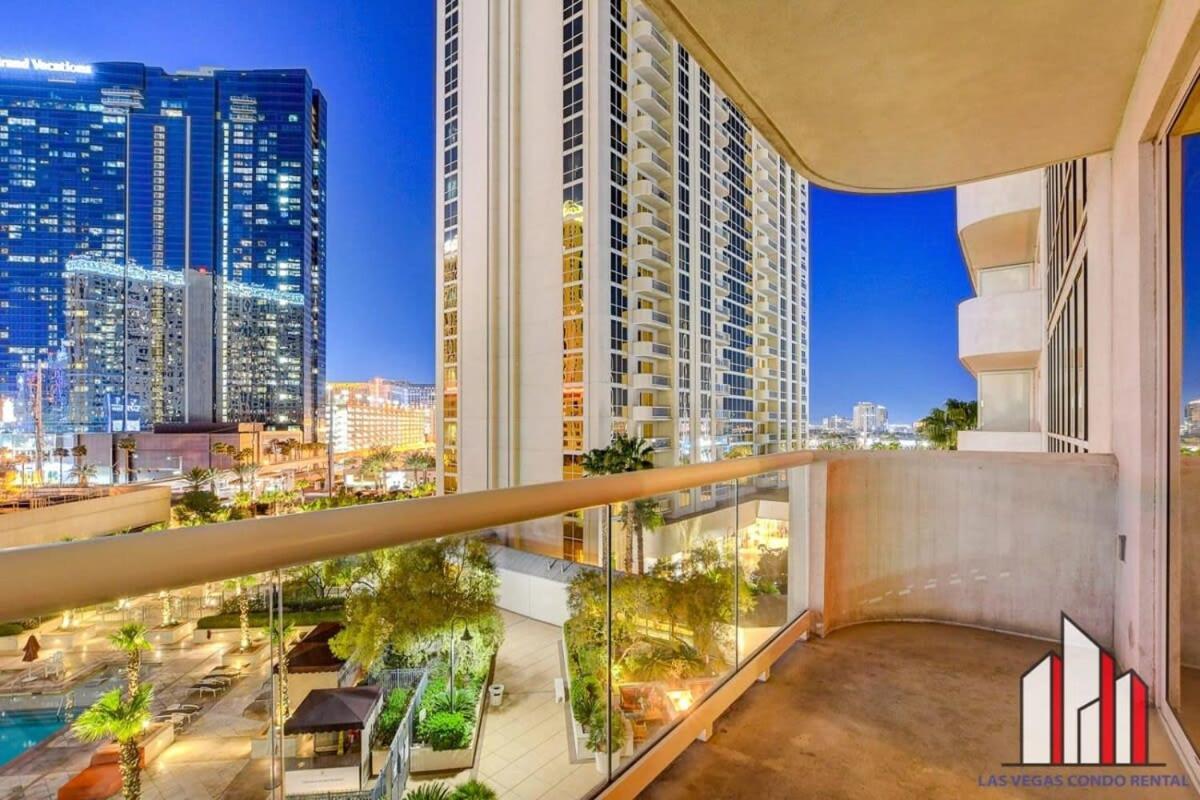 Mgm Signature-04-707 Strip View Balcony