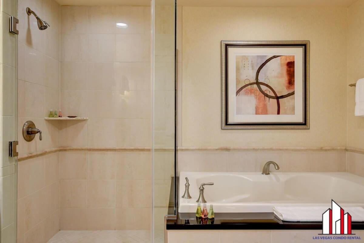 Mgm Signature-18-703 Strip View Jacuzzi