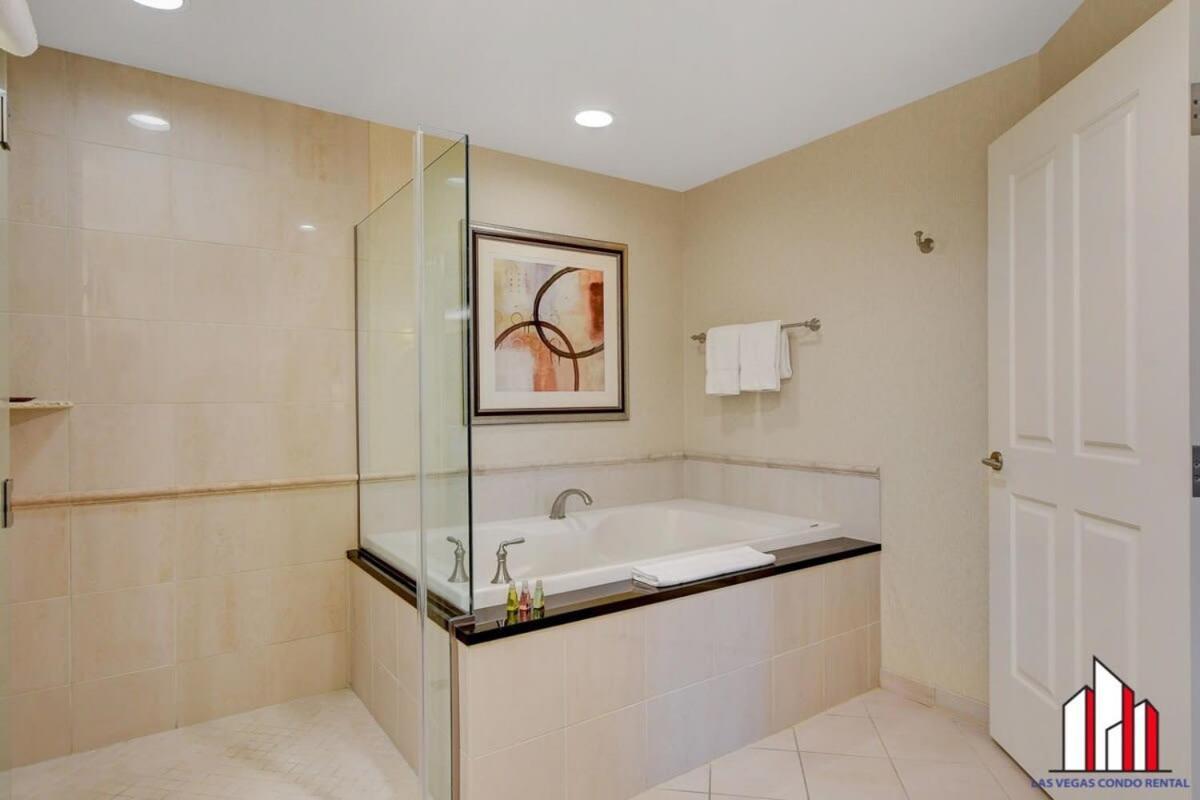 Holiday home Mgm Signature-18-703 Strip View Jacuzzi *