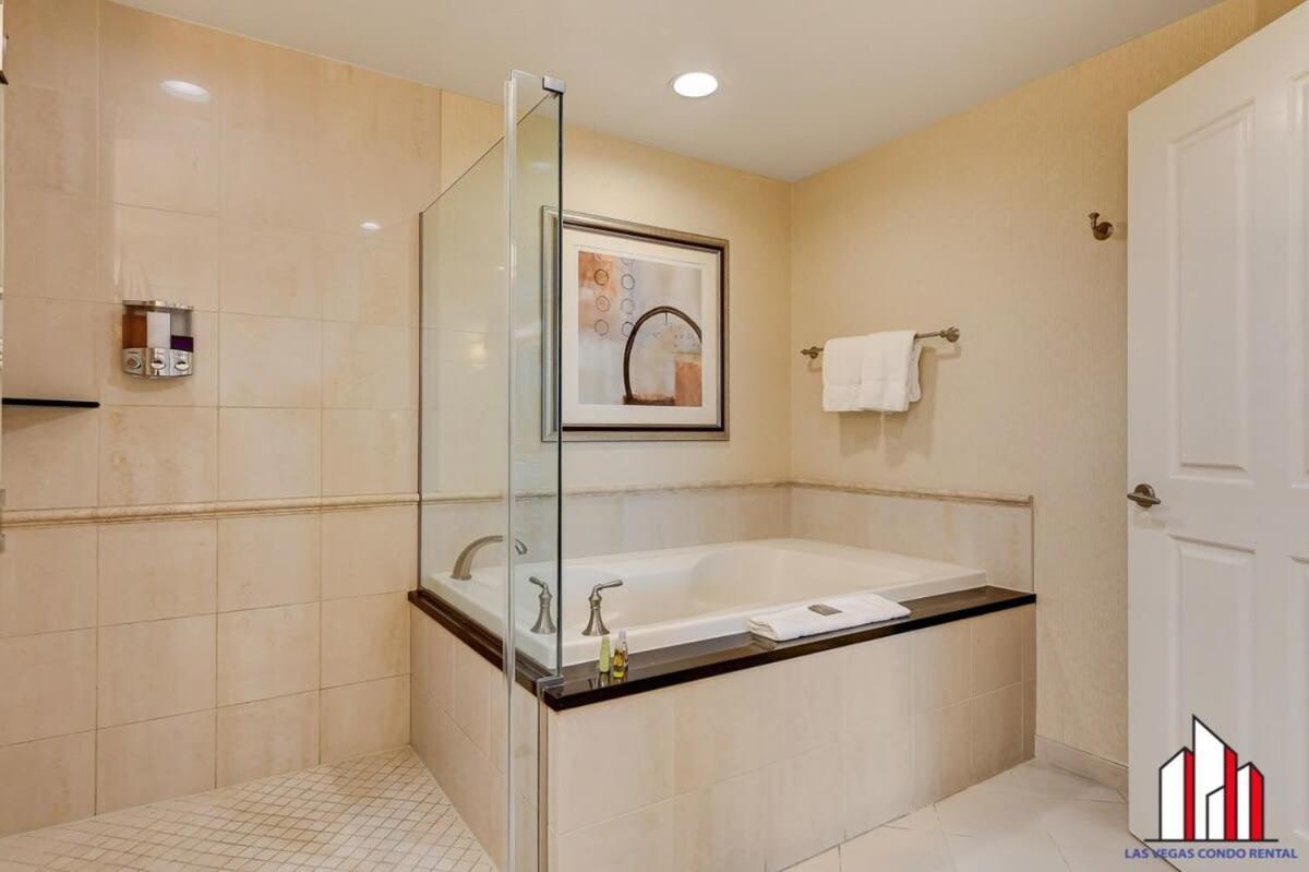 Mgm Signature-22-611 Strip View Jacuzzi Ferienhaus *