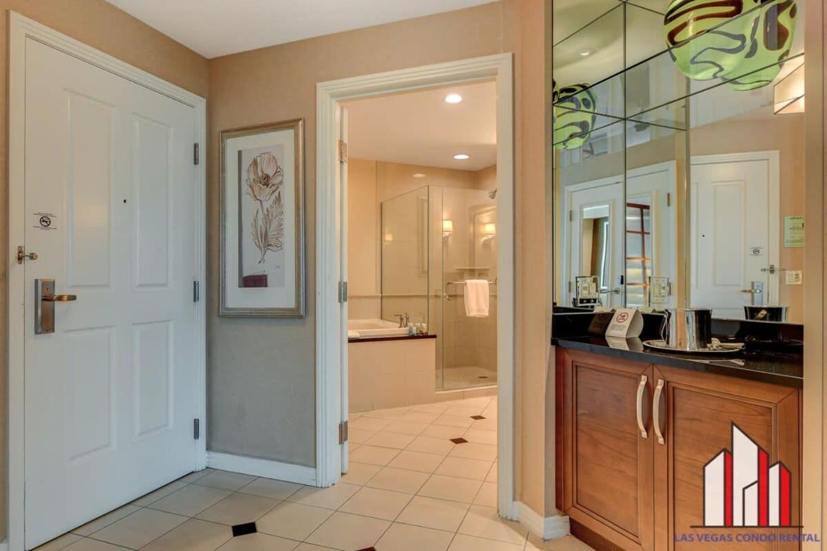 Mgm Signature-24-709 Strip View Jacuzzi Ferienhaus