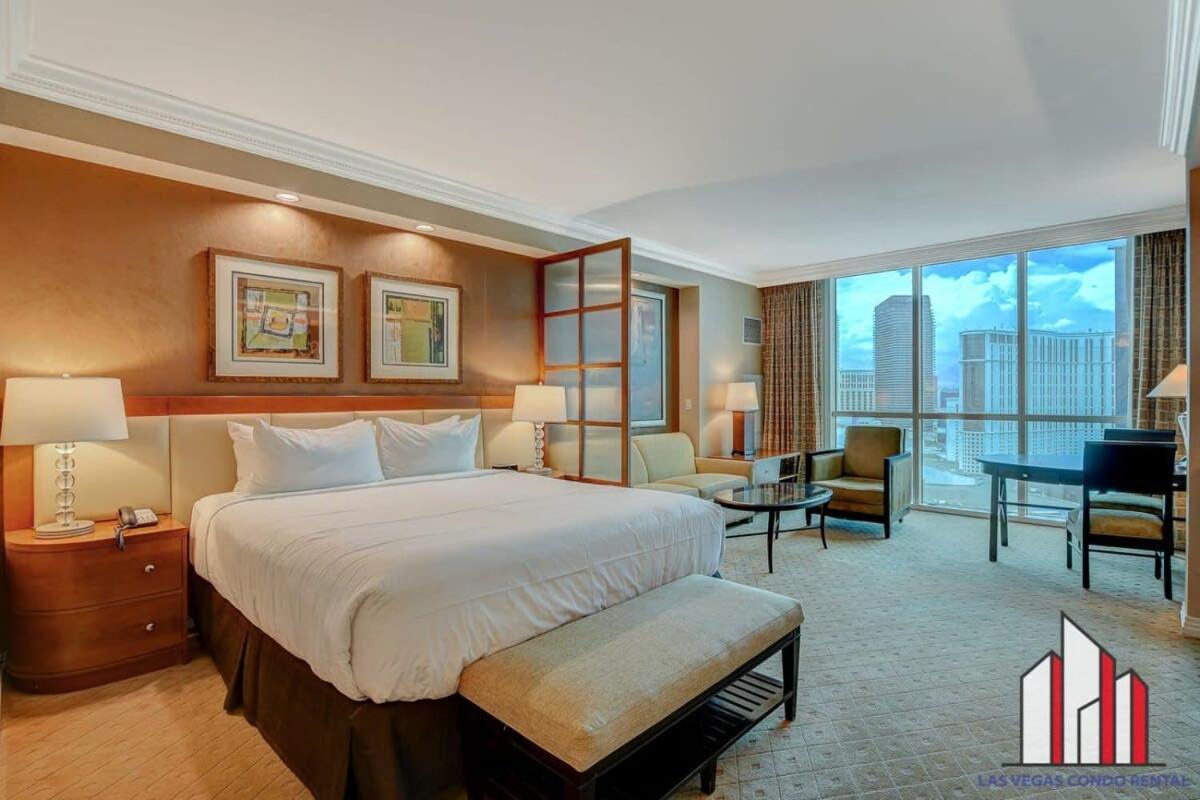 Mgm Signature-24-709 Strip View Jacuzzi *