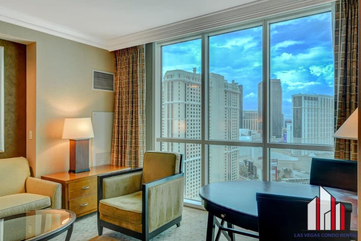 Mgm Signature-24-709 Strip View Jacuzzi