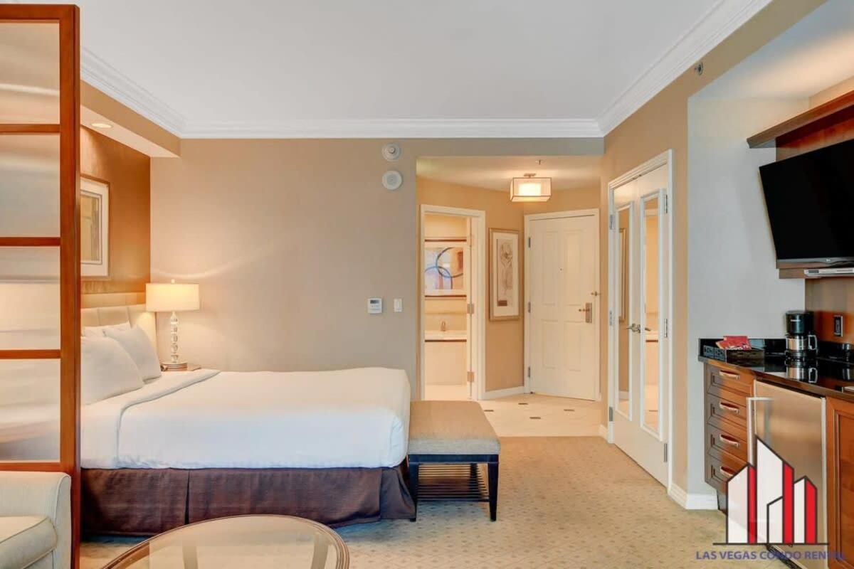 Hébergement de vacances Mgm Signature-10-717 Strip View Balcony *