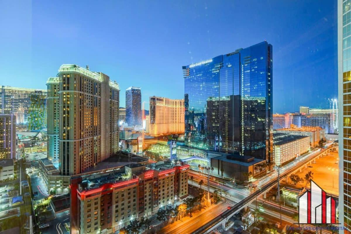 Hébergement de vacances Mgm Signature-10-717 Strip View Balcony *