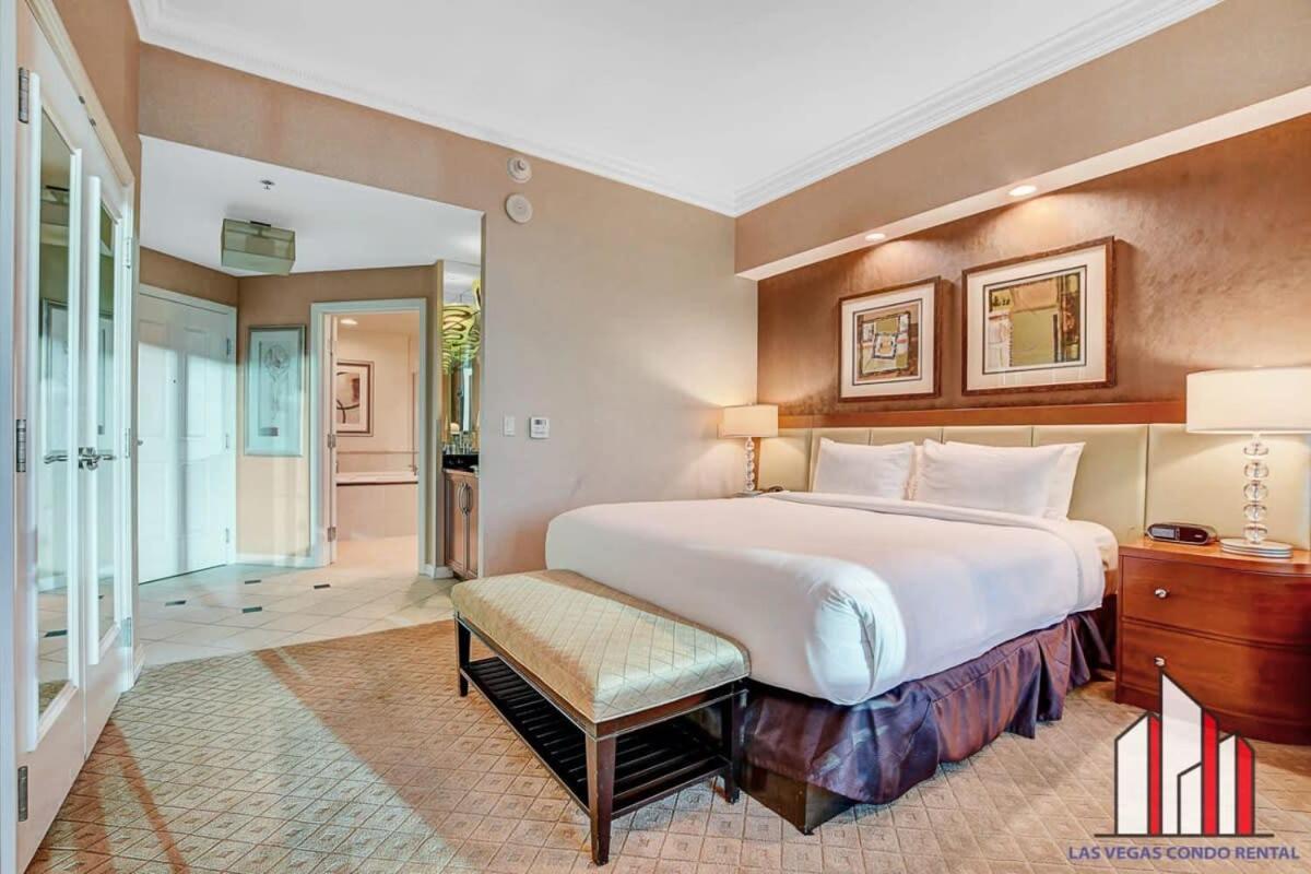 Mgm Signature-30-719 Strip View Jacuzzi