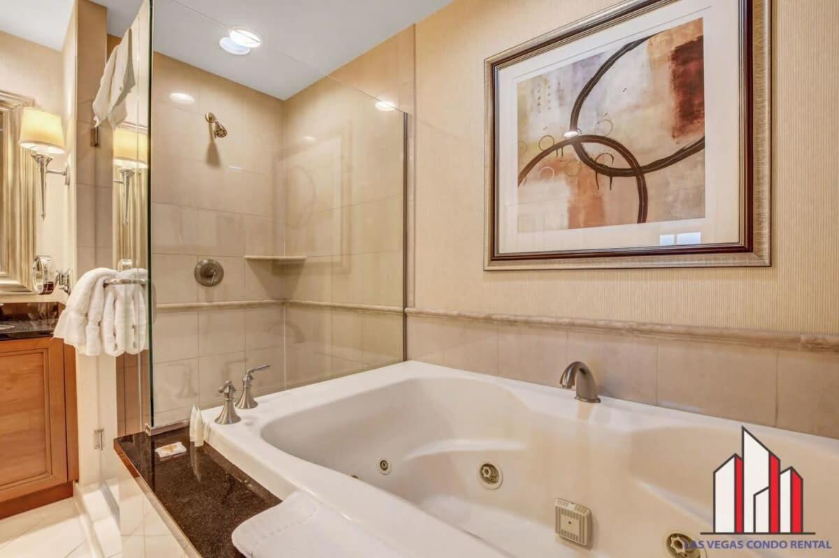 Mgm Signature-17-703 Strip View Jacuzzi Holiday home Las Vegas