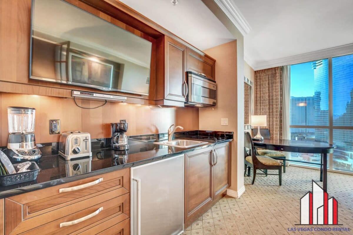 Mgm Signature-17-703 Strip View Jacuzzi *