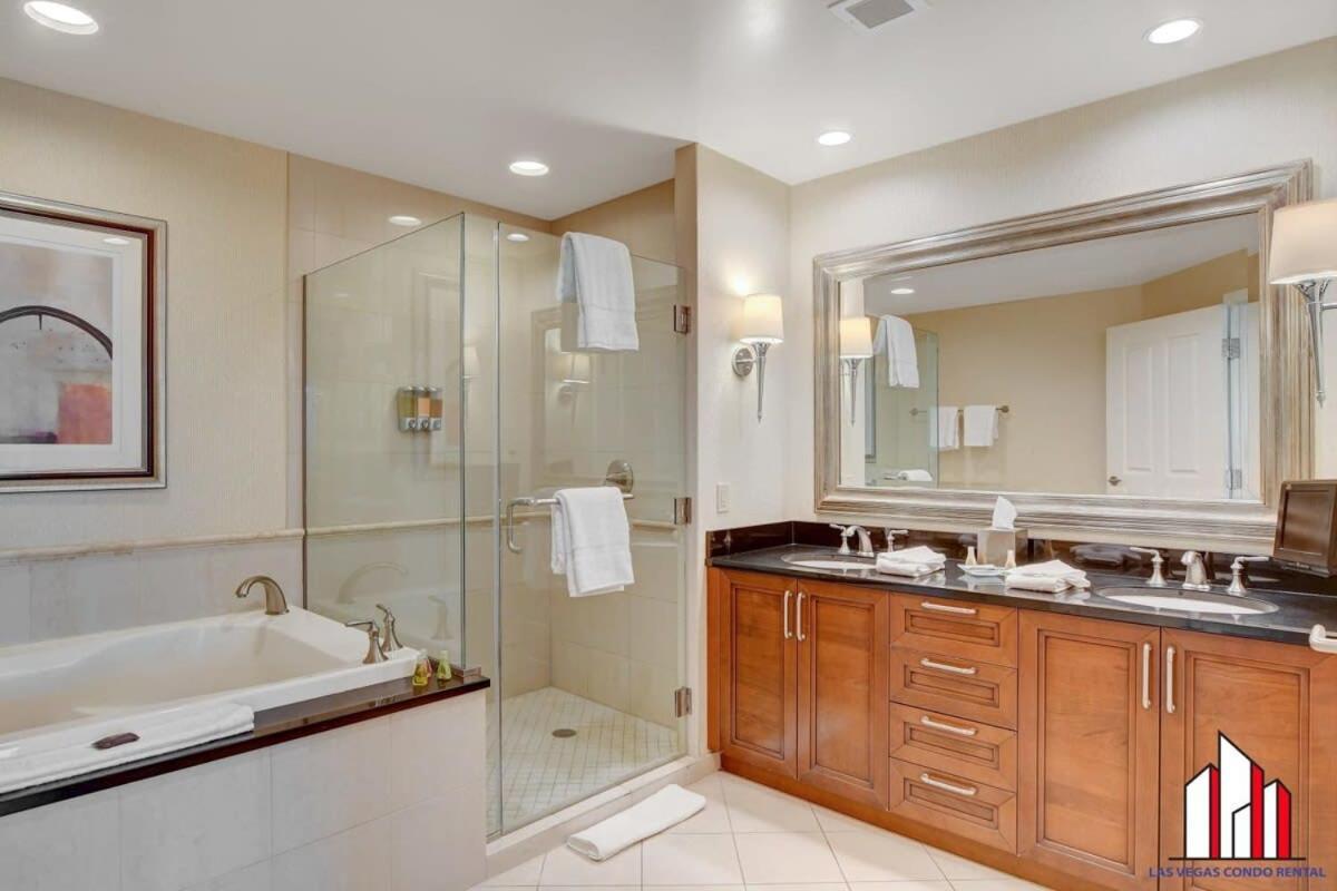 Mgm Signature-25-609 Strip View Jacuzzi Ferienhaus