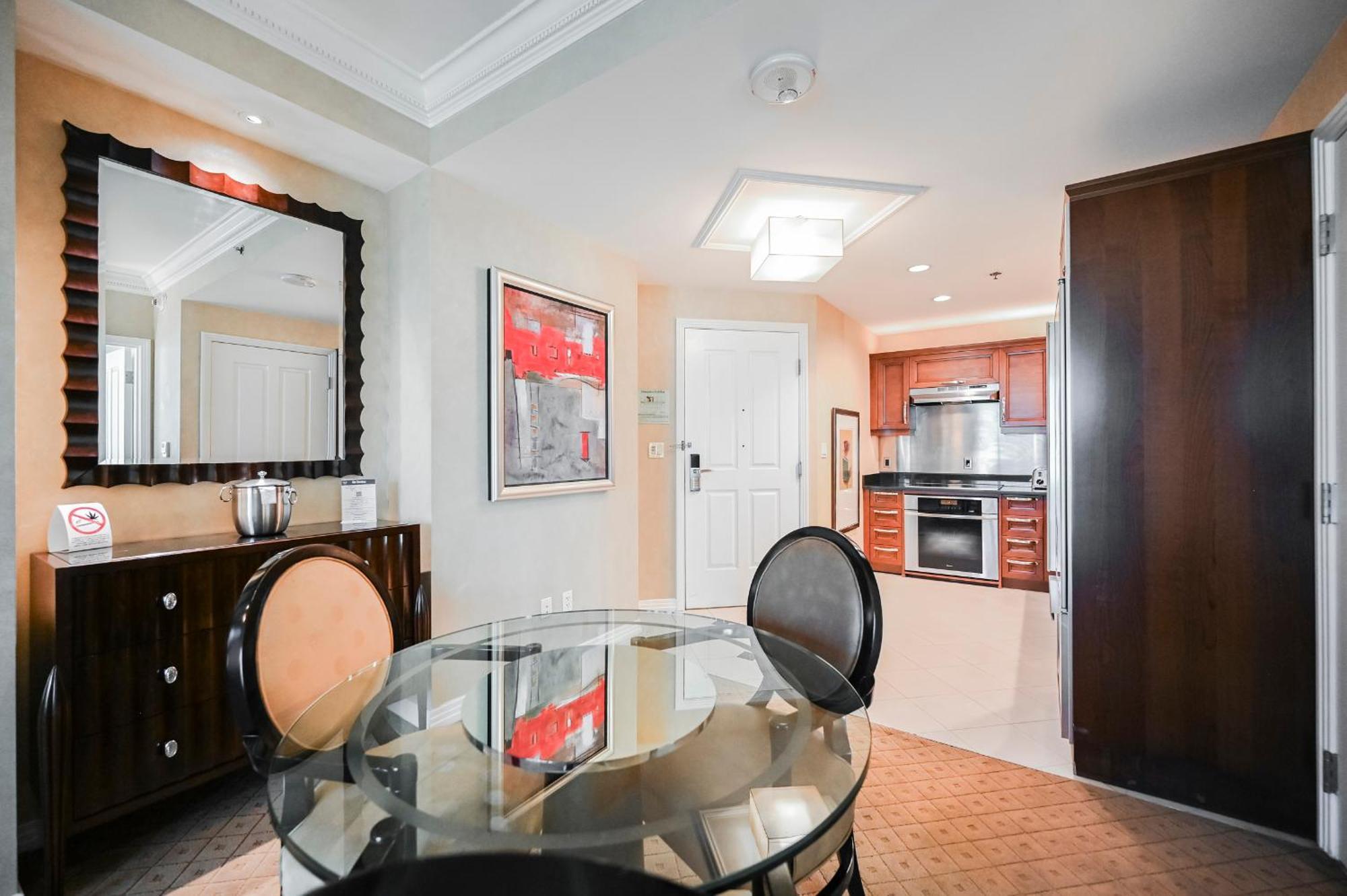 Stripviewsuites At Signature