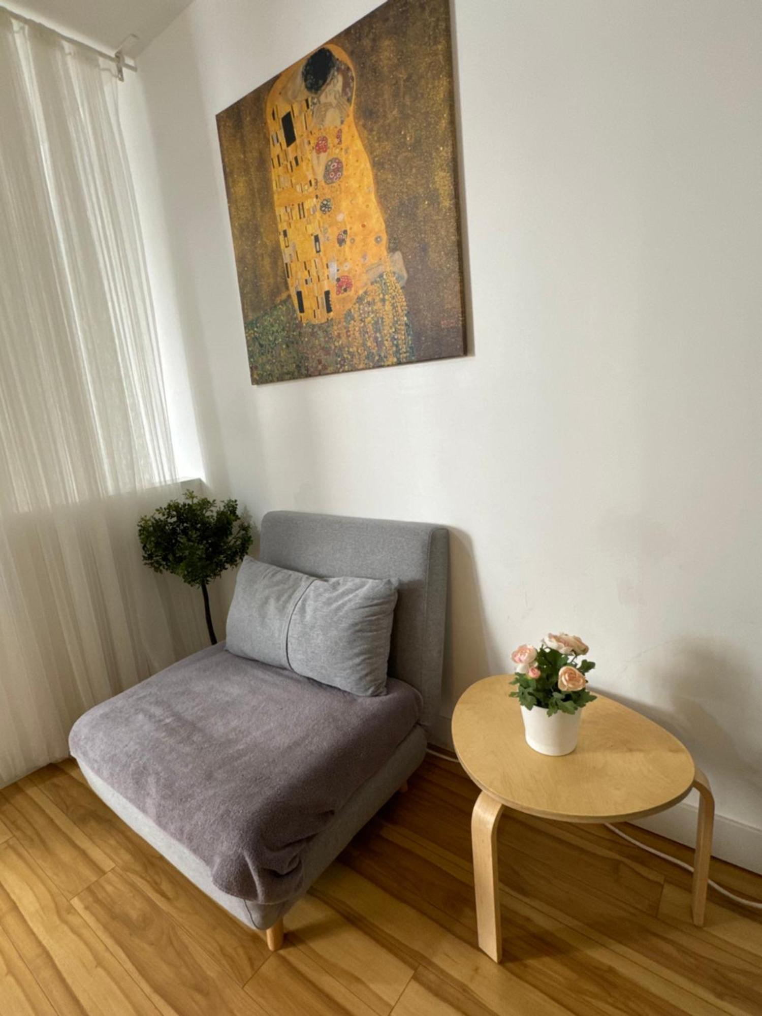 Hummingbird's Retreat-one Bedroom-private Bath-private Entry Door *