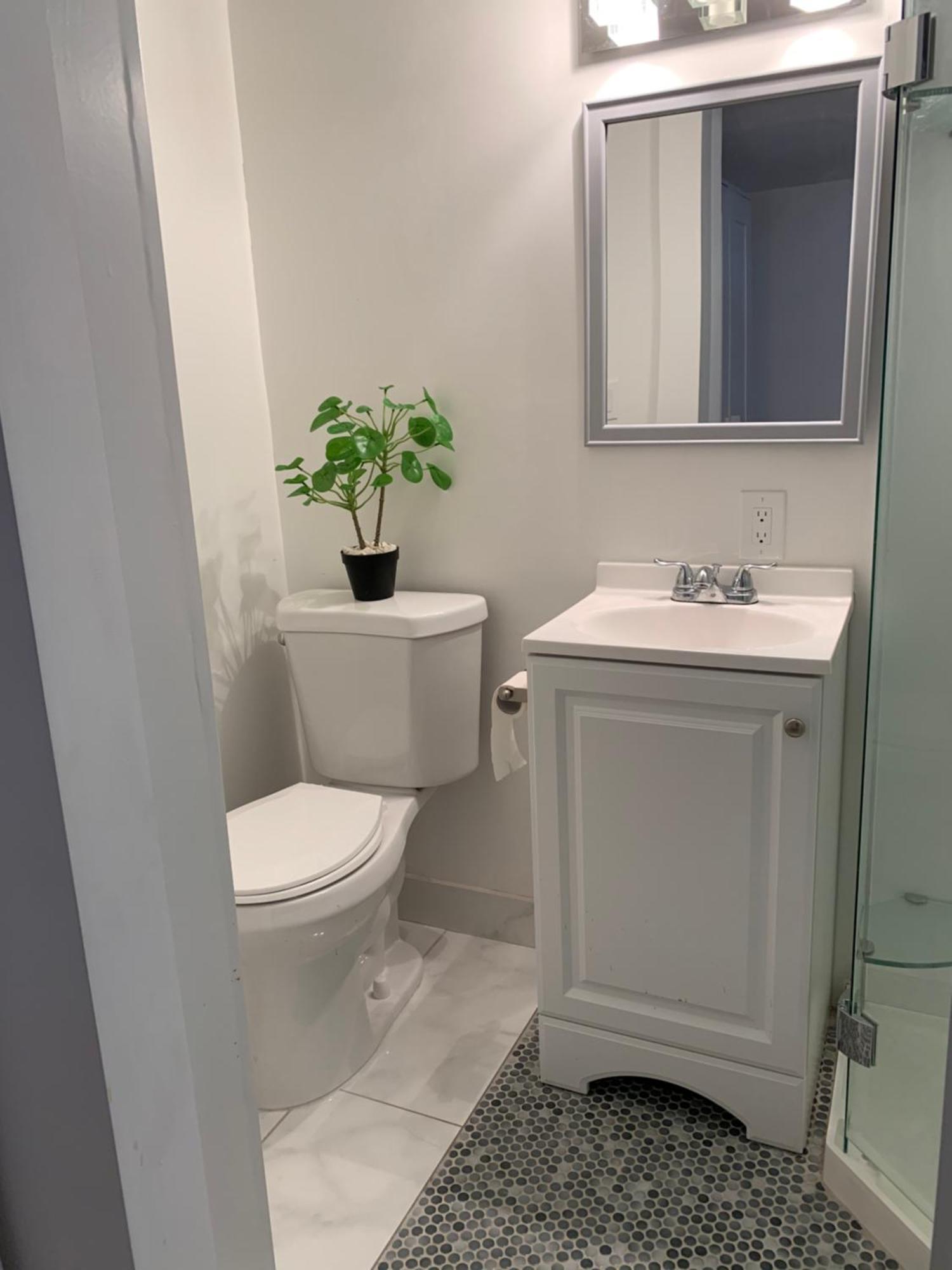 Hummingbird's Retreat-one Bedroom-private Bath-private Entry Door Homestay