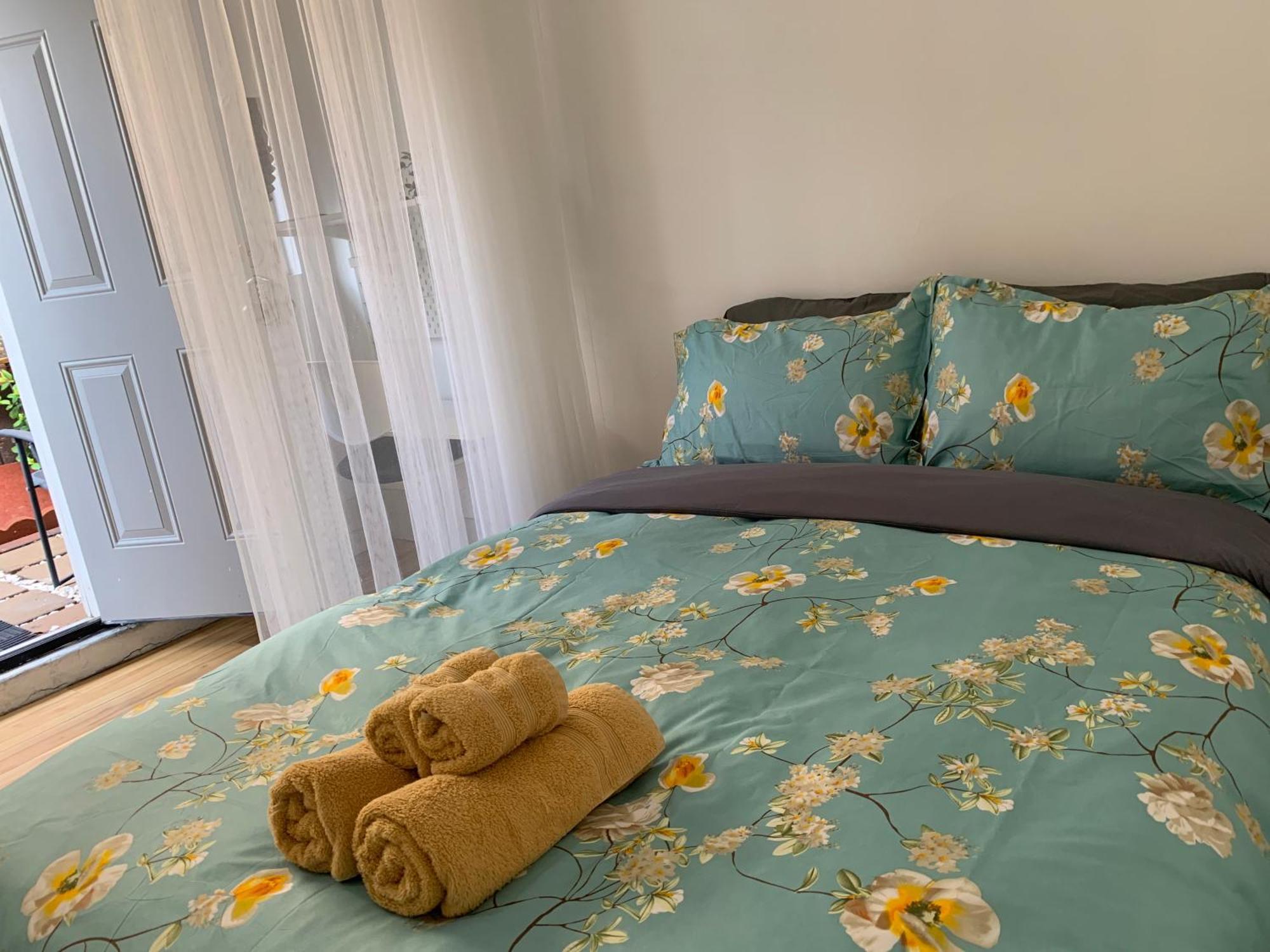Homestay Hummingbird's Retreat-one Bedroom-private Bath-private Entry Door Las Vegas