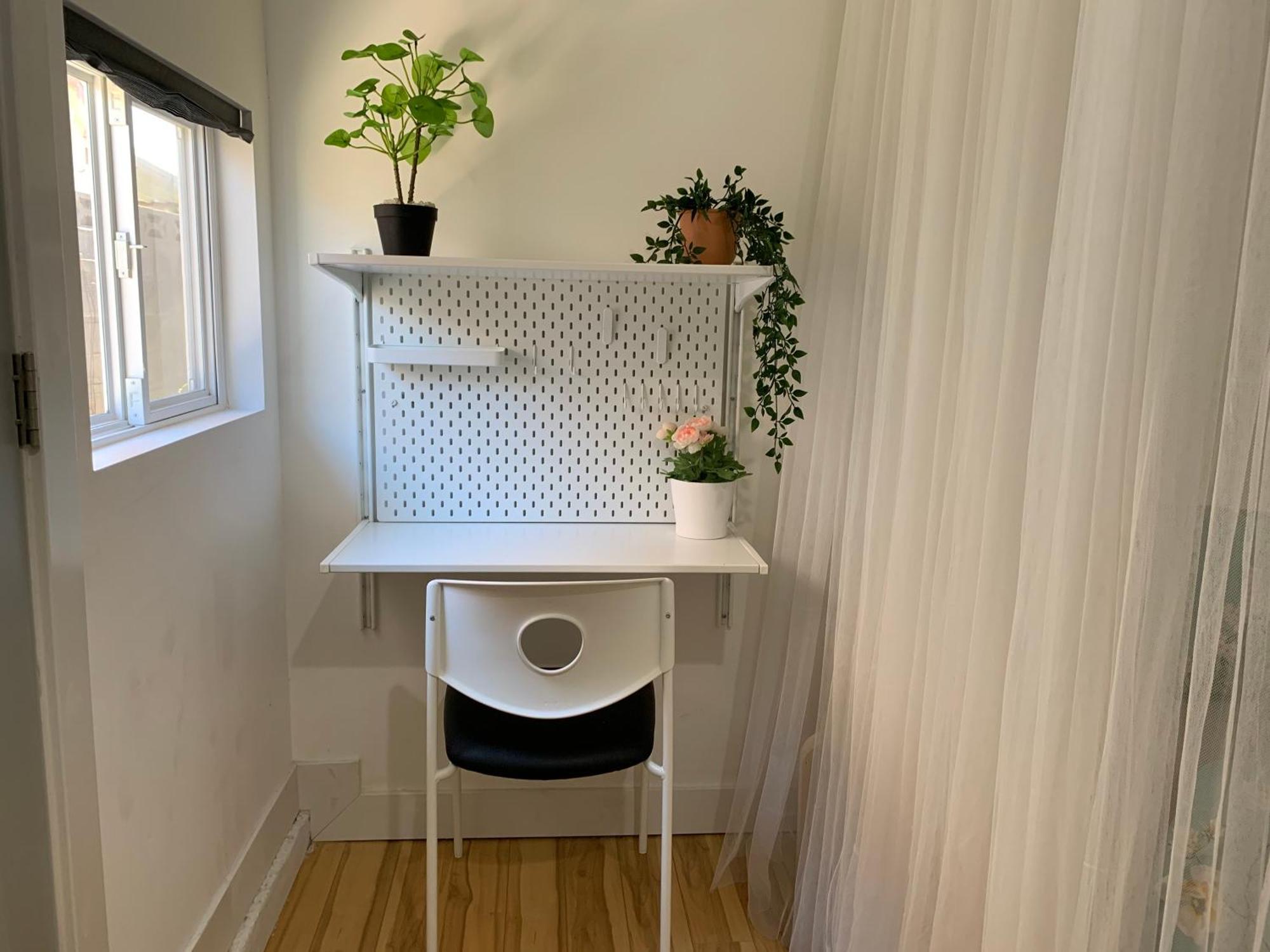 Homestay Hummingbird's Retreat-one Bedroom-private Bath-private Entry Door *
