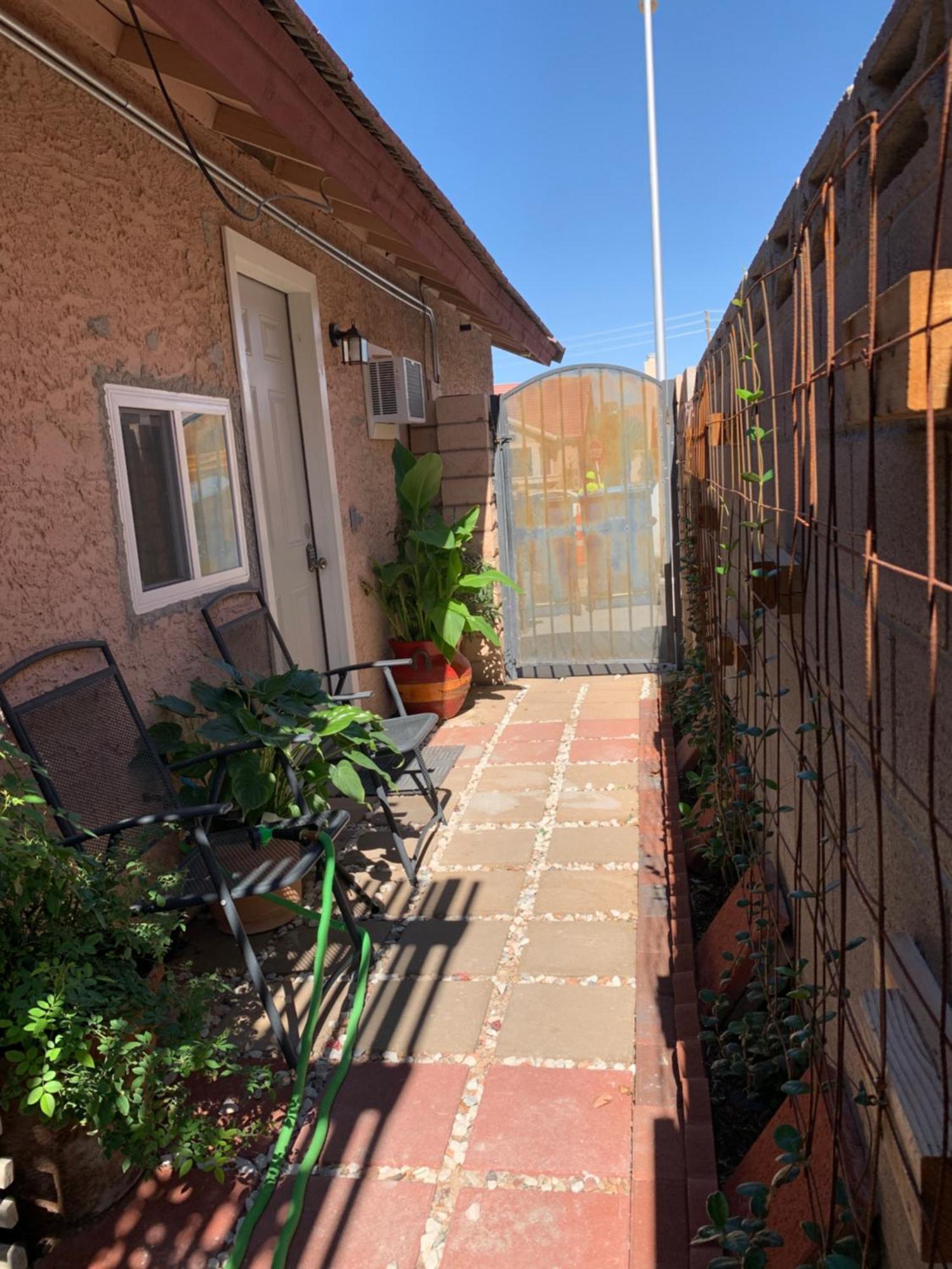 Hummingbird's Retreat-one Bedroom-private Bath-private Entry Door Homestay *