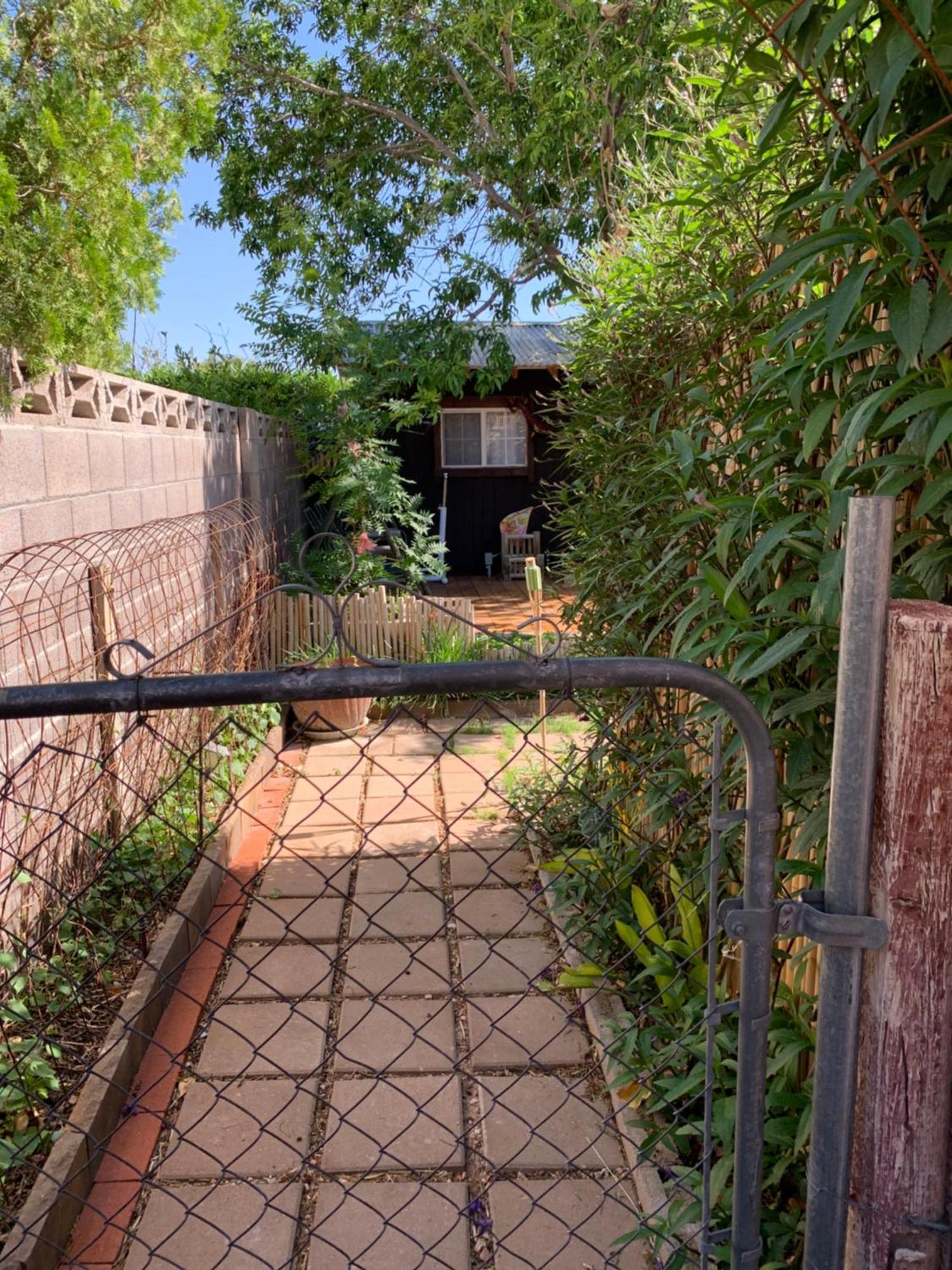 Homestay Hummingbird's Retreat-one Bedroom-private Bath-private Entry Door Las Vegas
