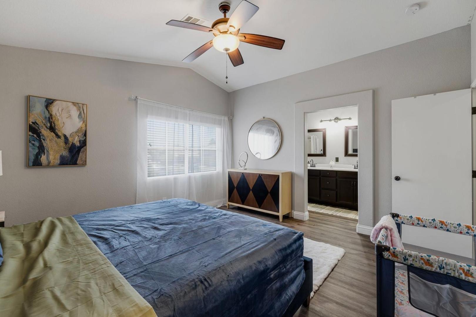 Modern In Vegas Near Strip With Pool And Jacuzzi Ferienhaus