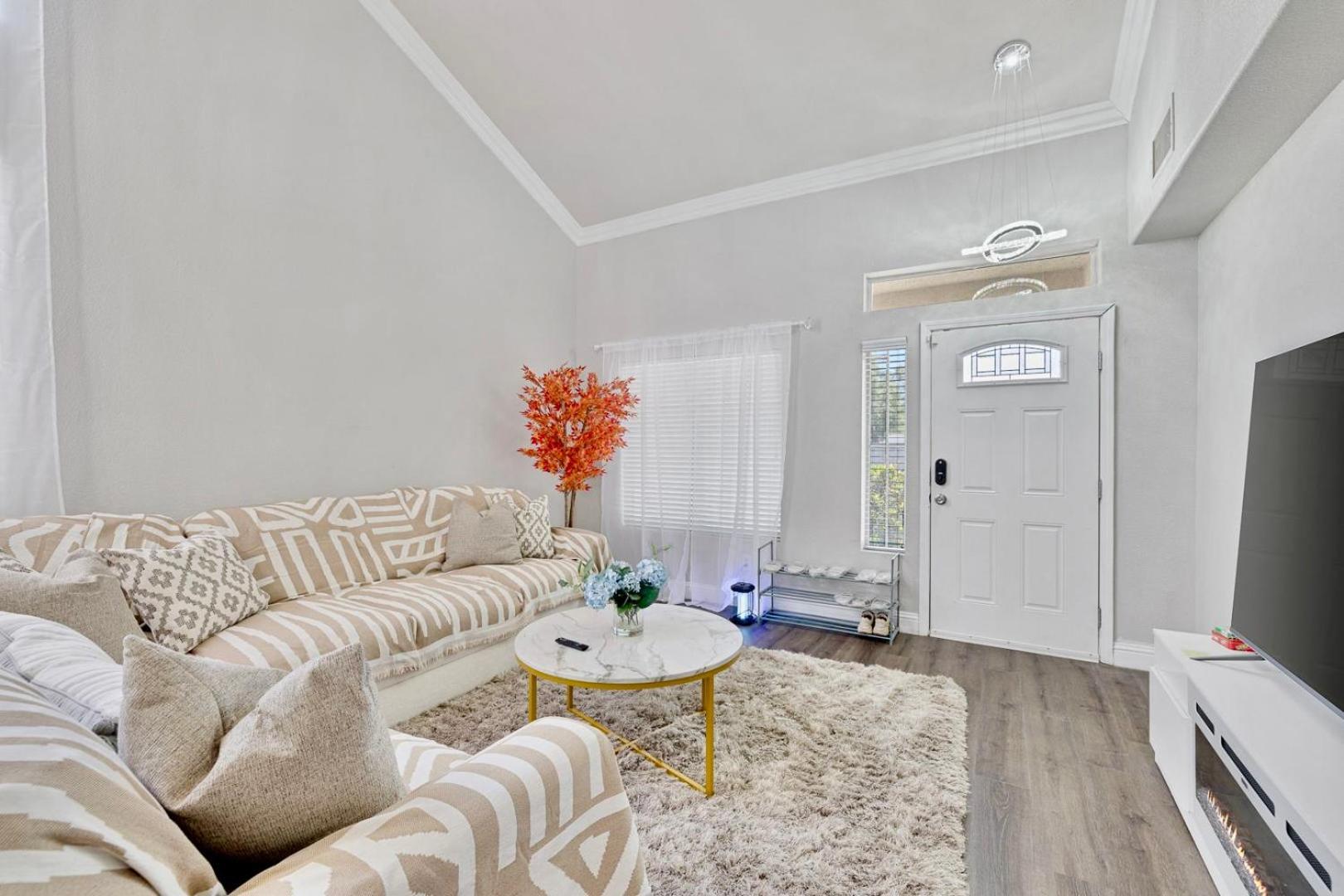 Modern In Vegas Near Strip With Pool And Jacuzzi Ferienhaus