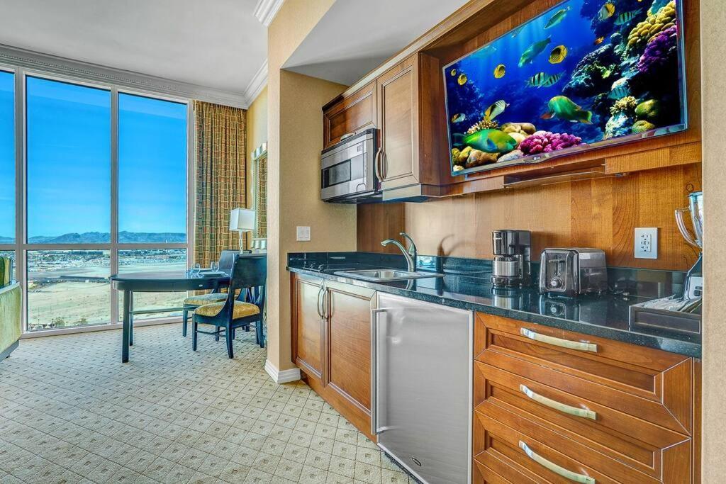 32nd Flr Penthouse Mgm Signature No Fee