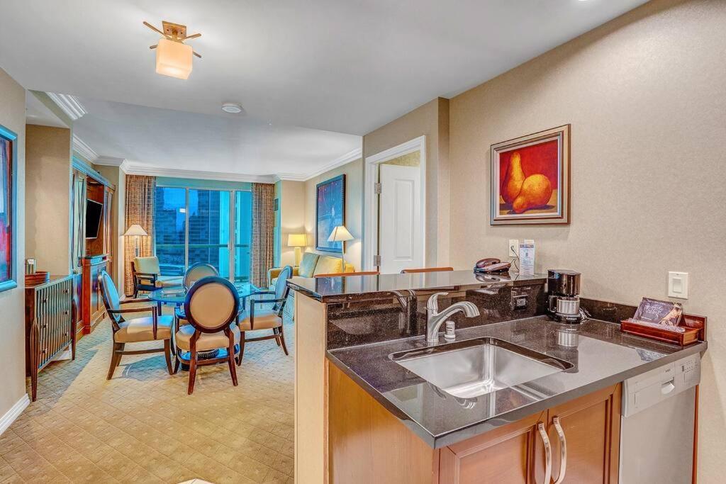 11th Flr Mgm Signature 1bed, Strip View, No Fee * Las Vegas