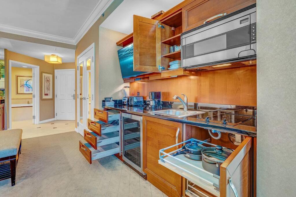 8th Flr Mgm Signature Studio, Strip View, No Fee Las Vegas