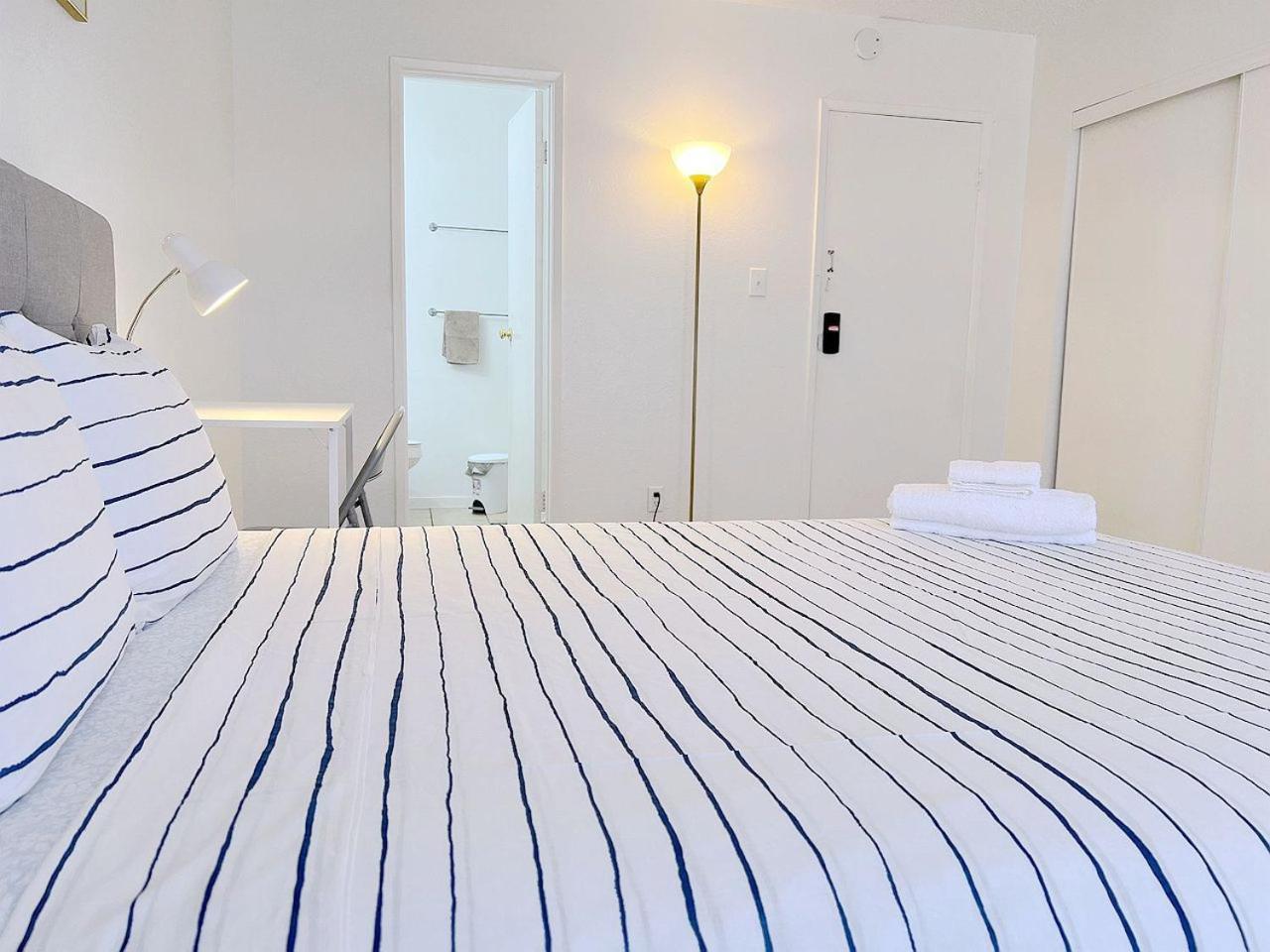 Super 1 Bedroom With Private Bathroom, Shared Kitchen -3 Homestay *