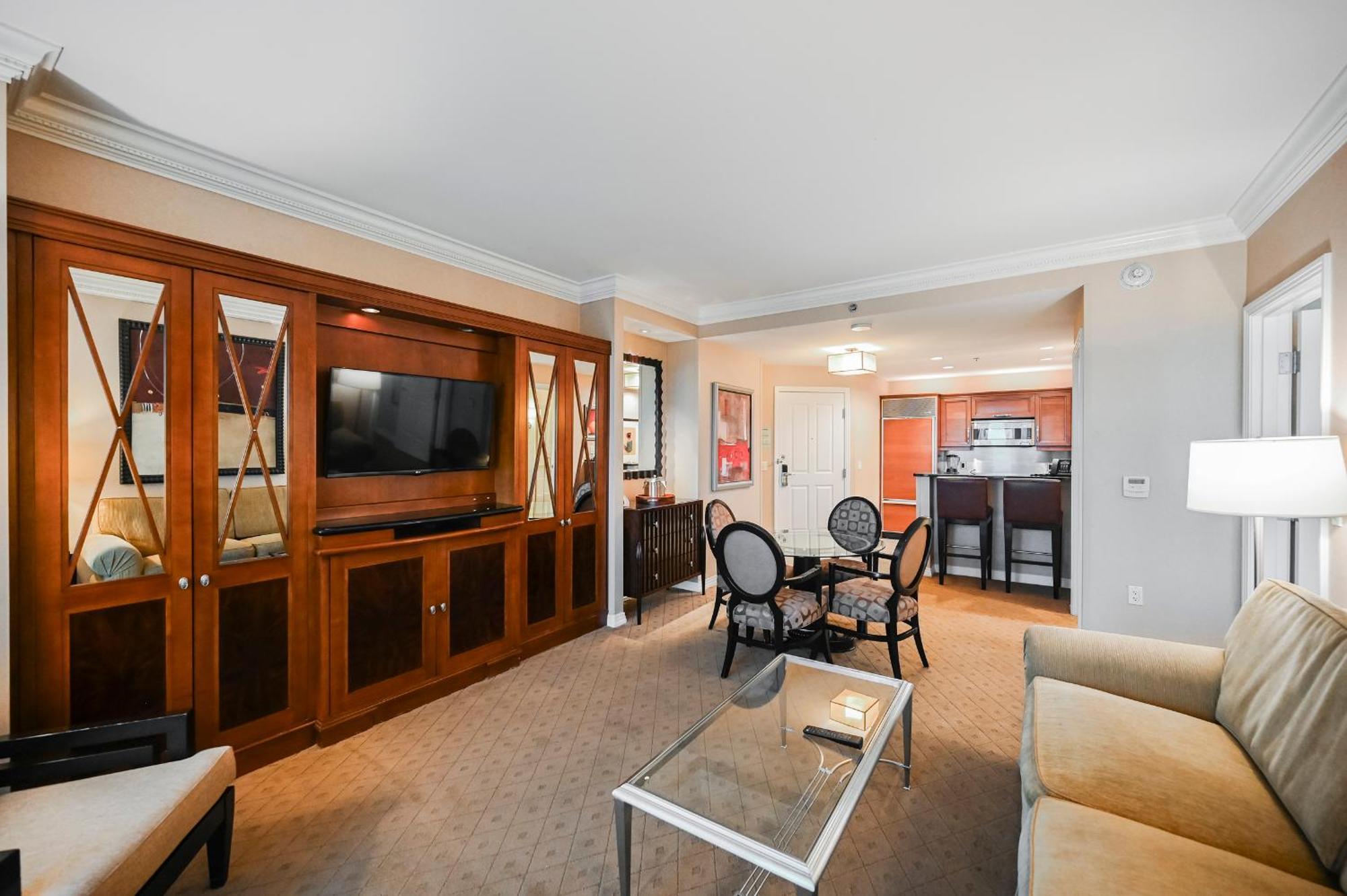 Stripviewsuites At Signature 3*