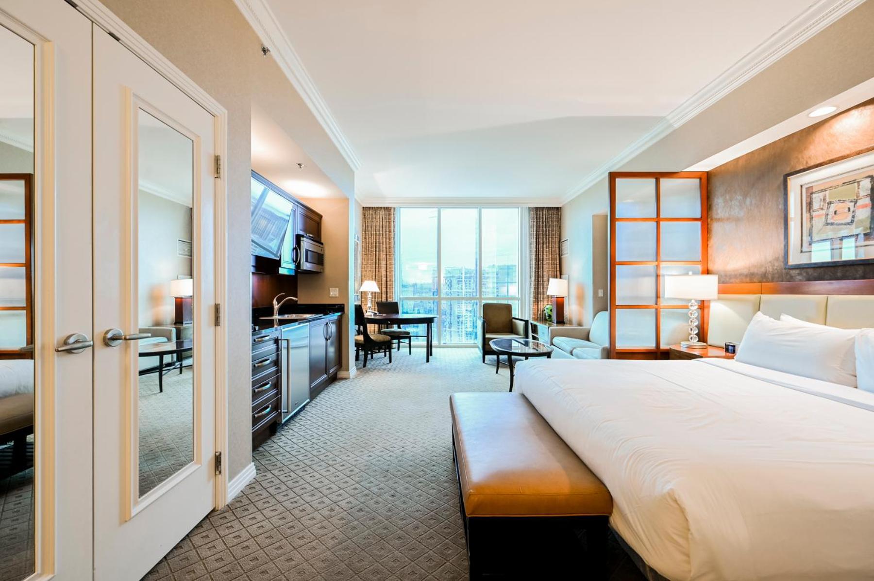 Stripviewsuites At Signature