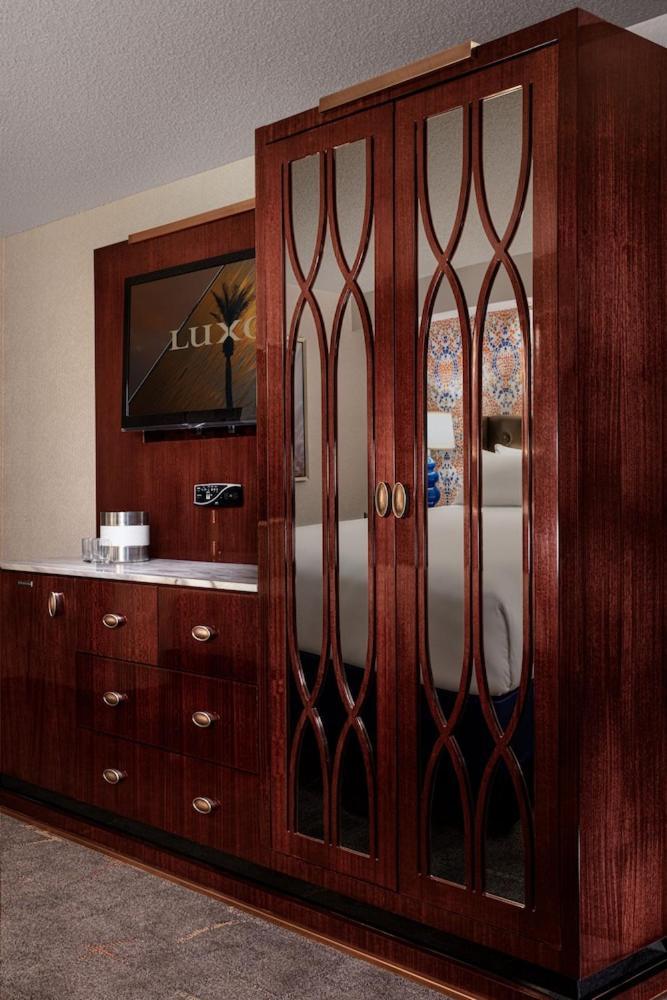 Luxor & Casino By Suiteness Hotel