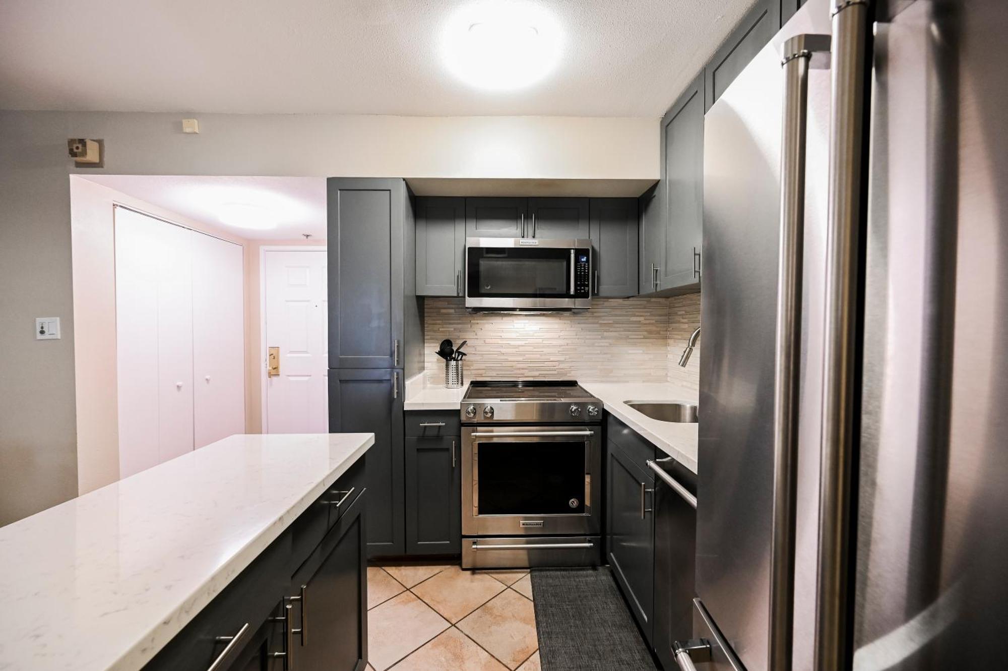 Stripviewsuites At Jockey Club Las Vegas
