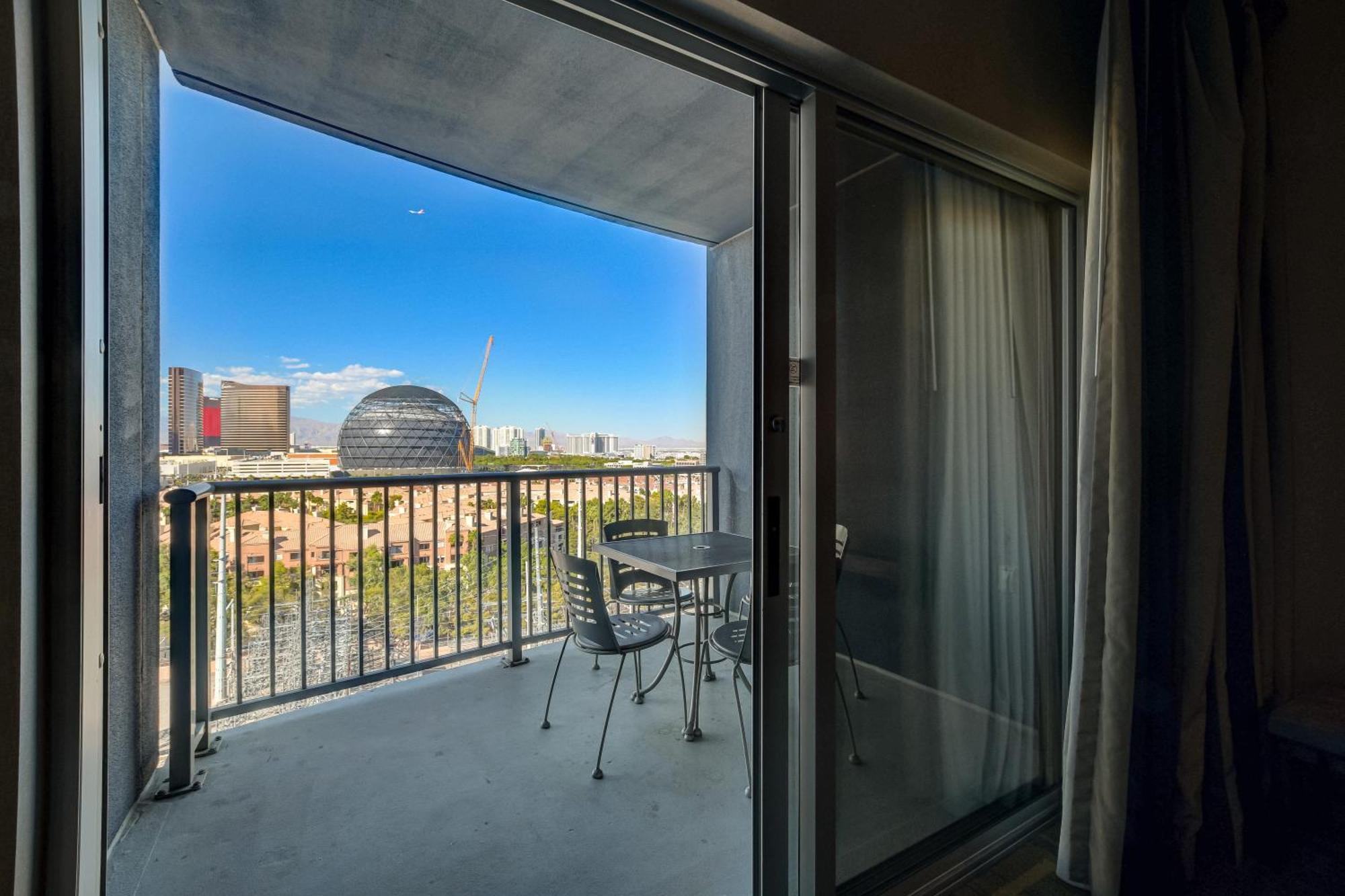 Ultimate Vegas Getaway One Bedroom With Balcony, Kitchen, Gym, Pool & Free Parking Aparthotel *
