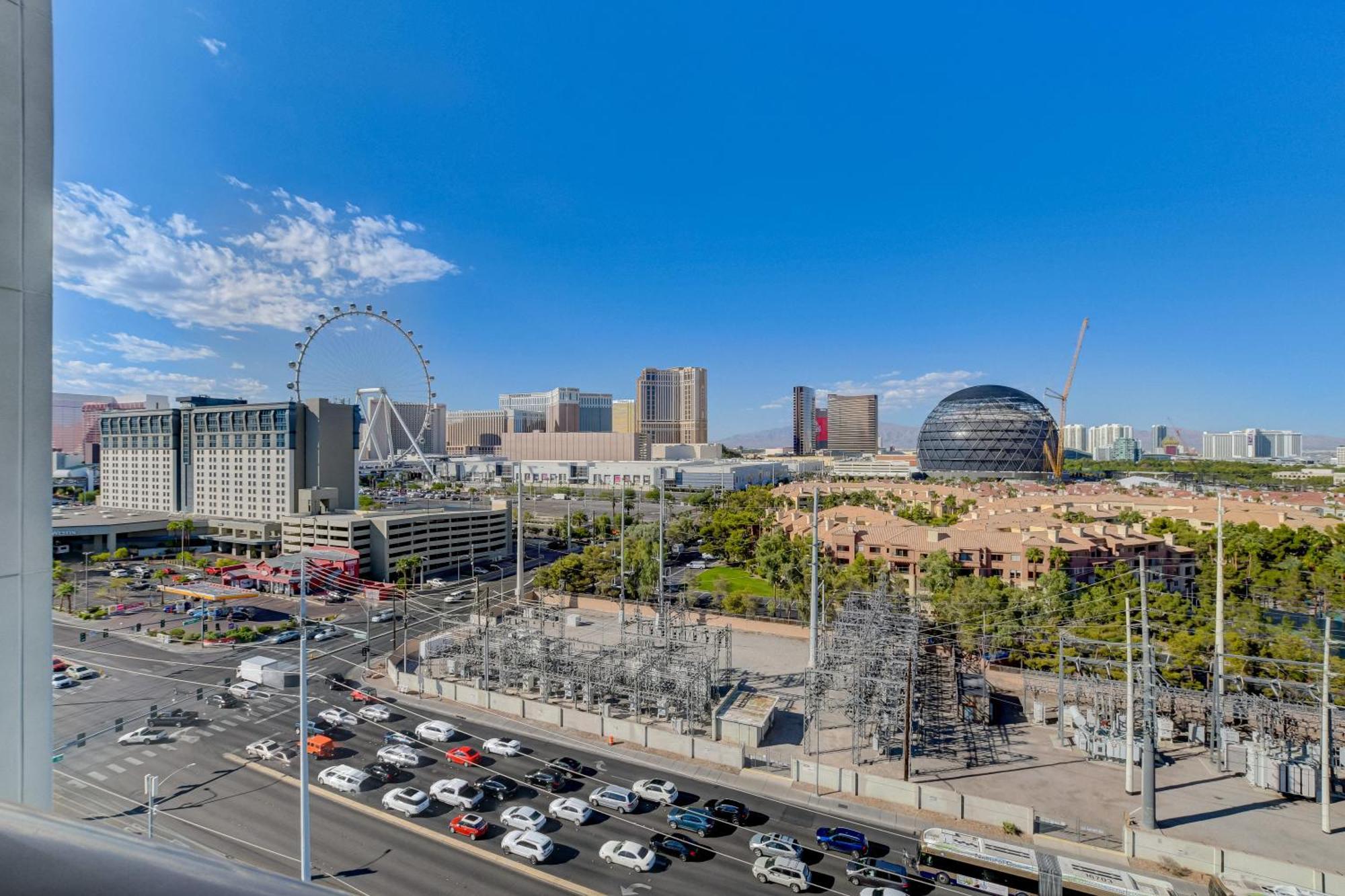 Ultimate Vegas Getaway One Bedroom With Balcony, Kitchen, Gym, Pool & Free Parking * Las Vegas