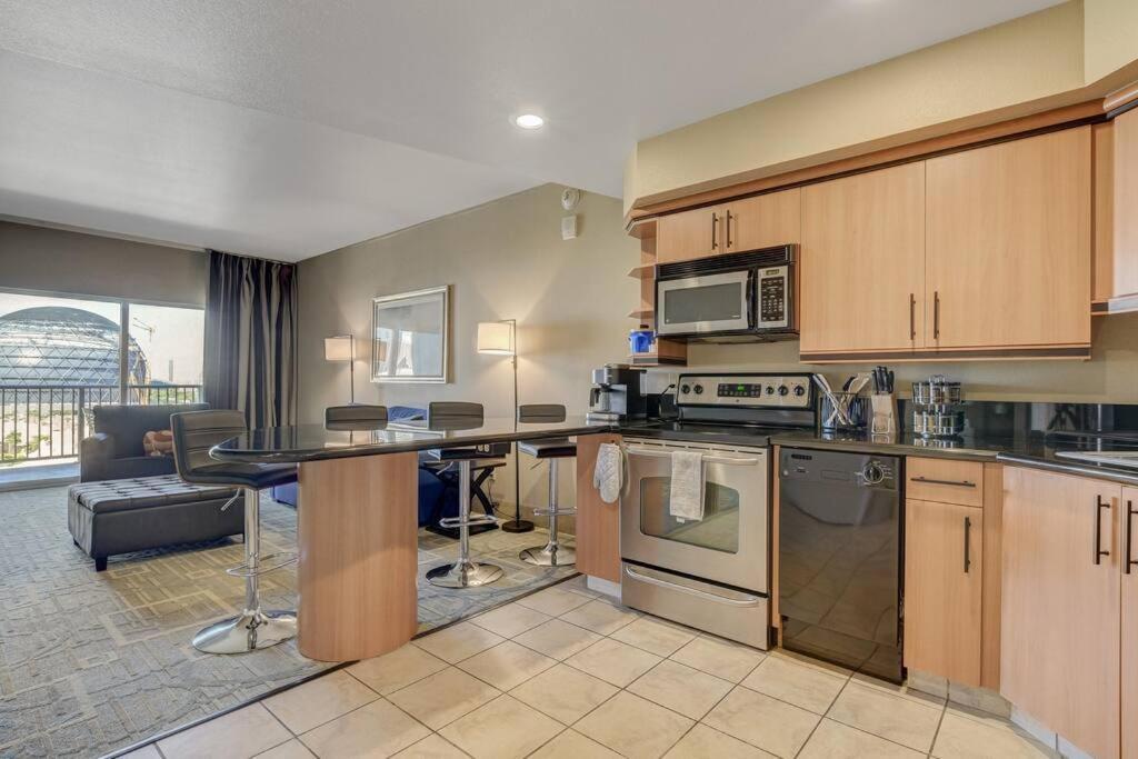 Ultimate Vegas Getaway One Bedroom With Balcony, Kitchen, Gym, Pool & Free Parking Aparthotel *