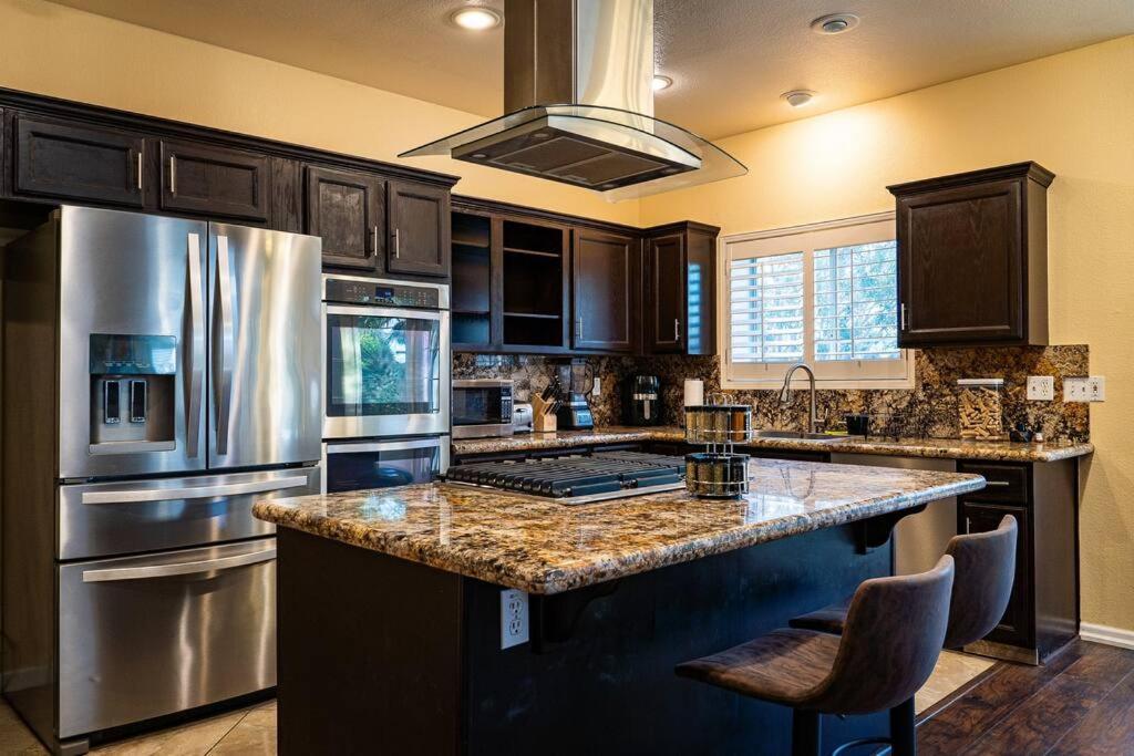 Spacious Classic Vegas 15 Mins From Strip Las Vegas