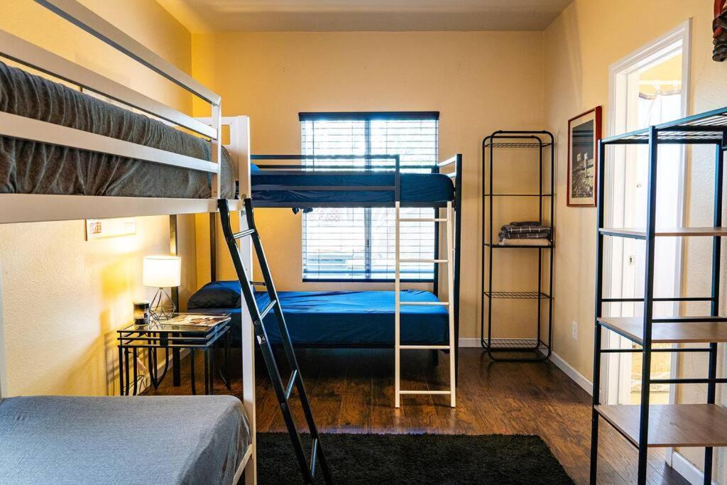 Spacious Classic Vegas 15 Mins From Strip Holiday home Las Vegas