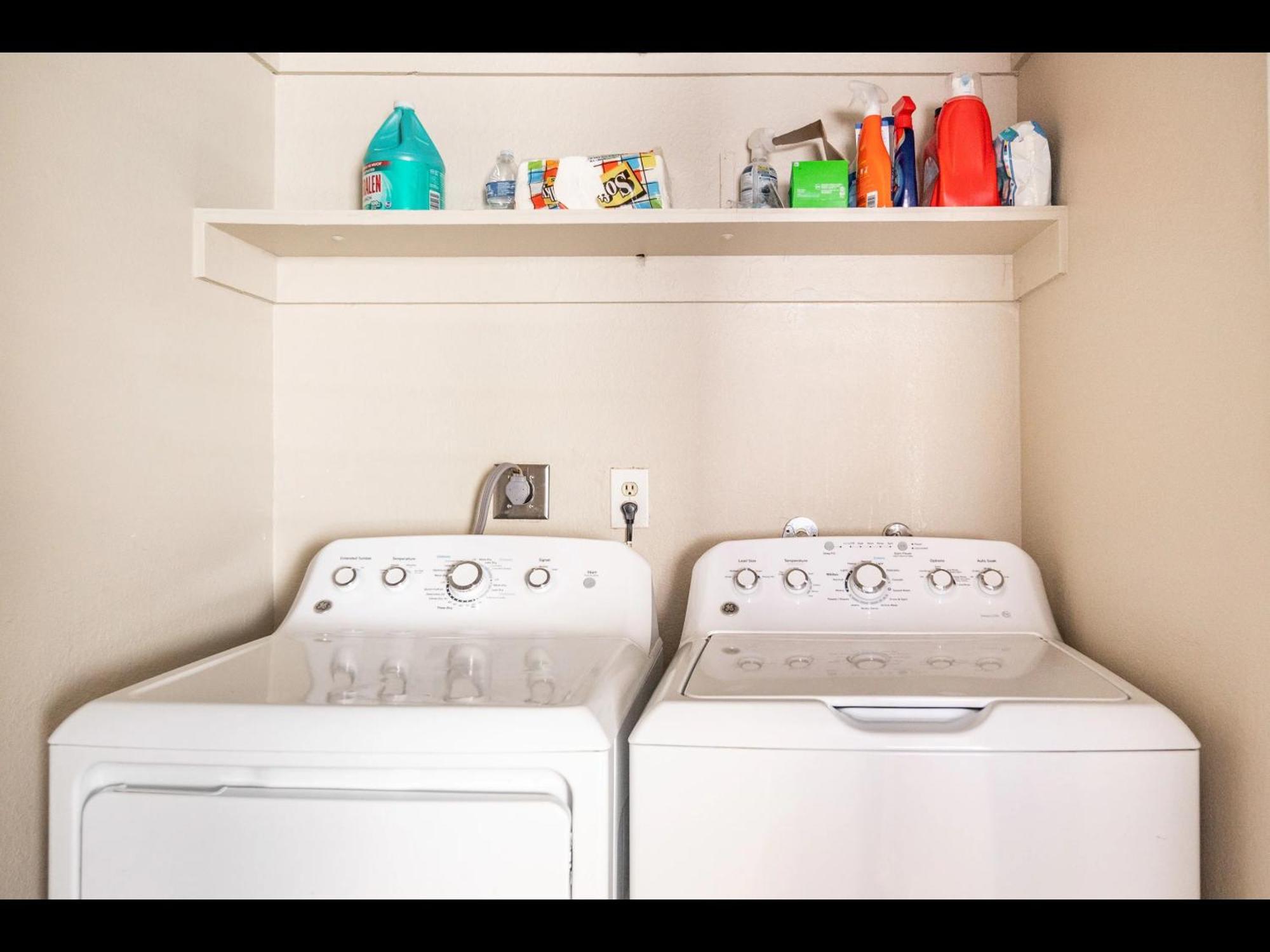 Holiday home 4 Bed 2 Bath Reno With Private Pool