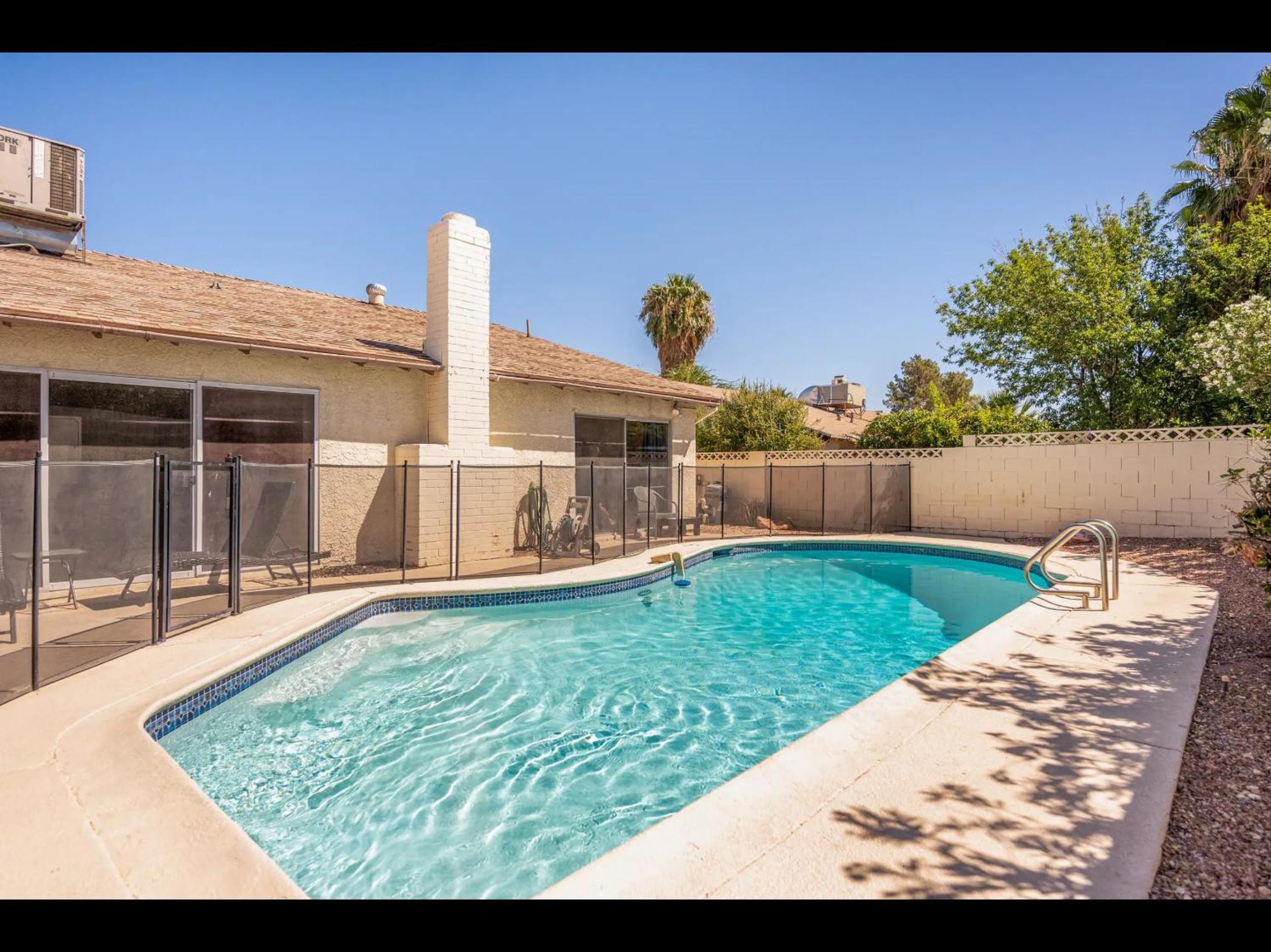 Holiday home 4 Bed 2 Bath Reno With Private Pool *