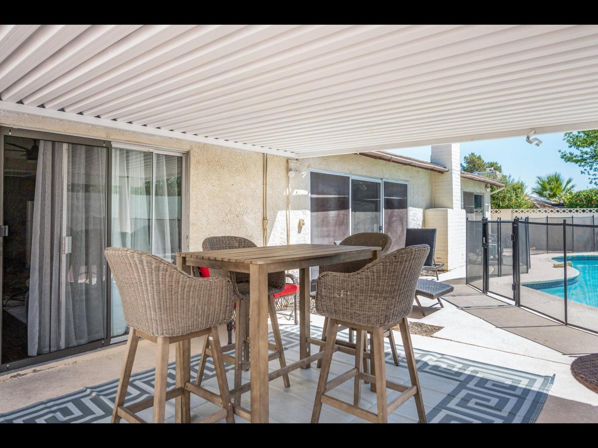 4 Bed 2 Bath Reno With Private Pool Holiday home