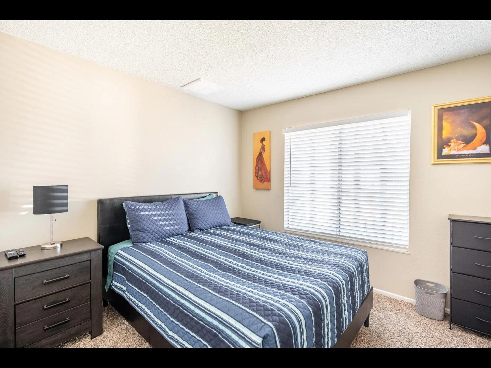 Holiday home 4 Bed 2 Bath Reno With Private Pool