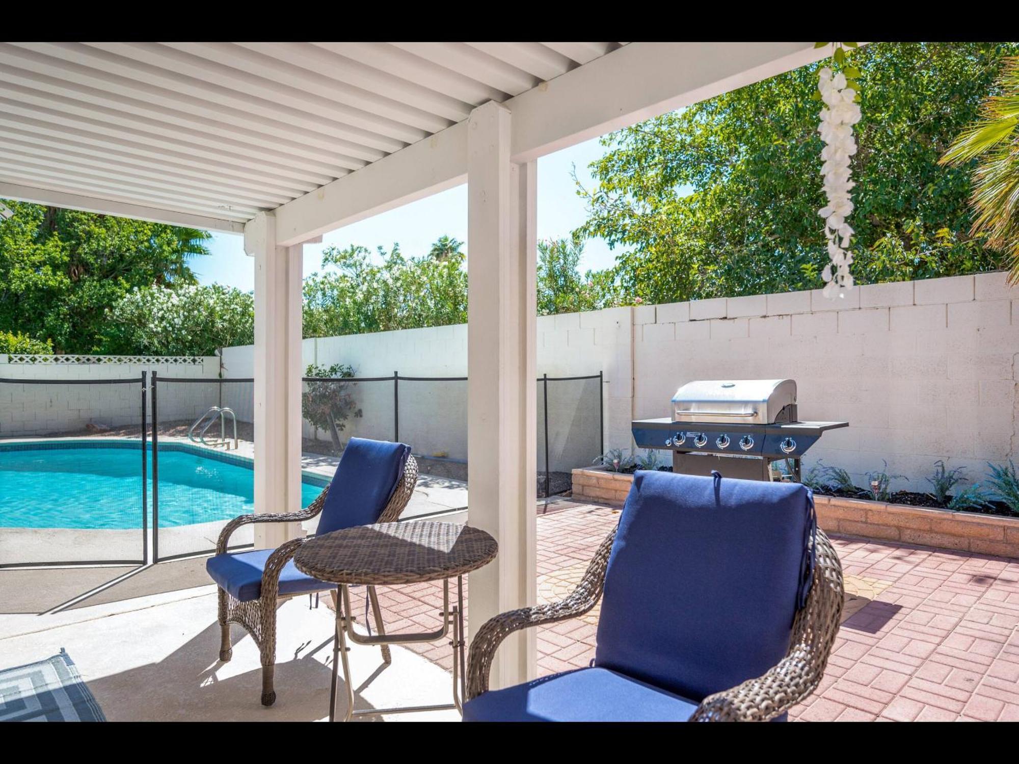 4 Bed 2 Bath Reno With Private Pool