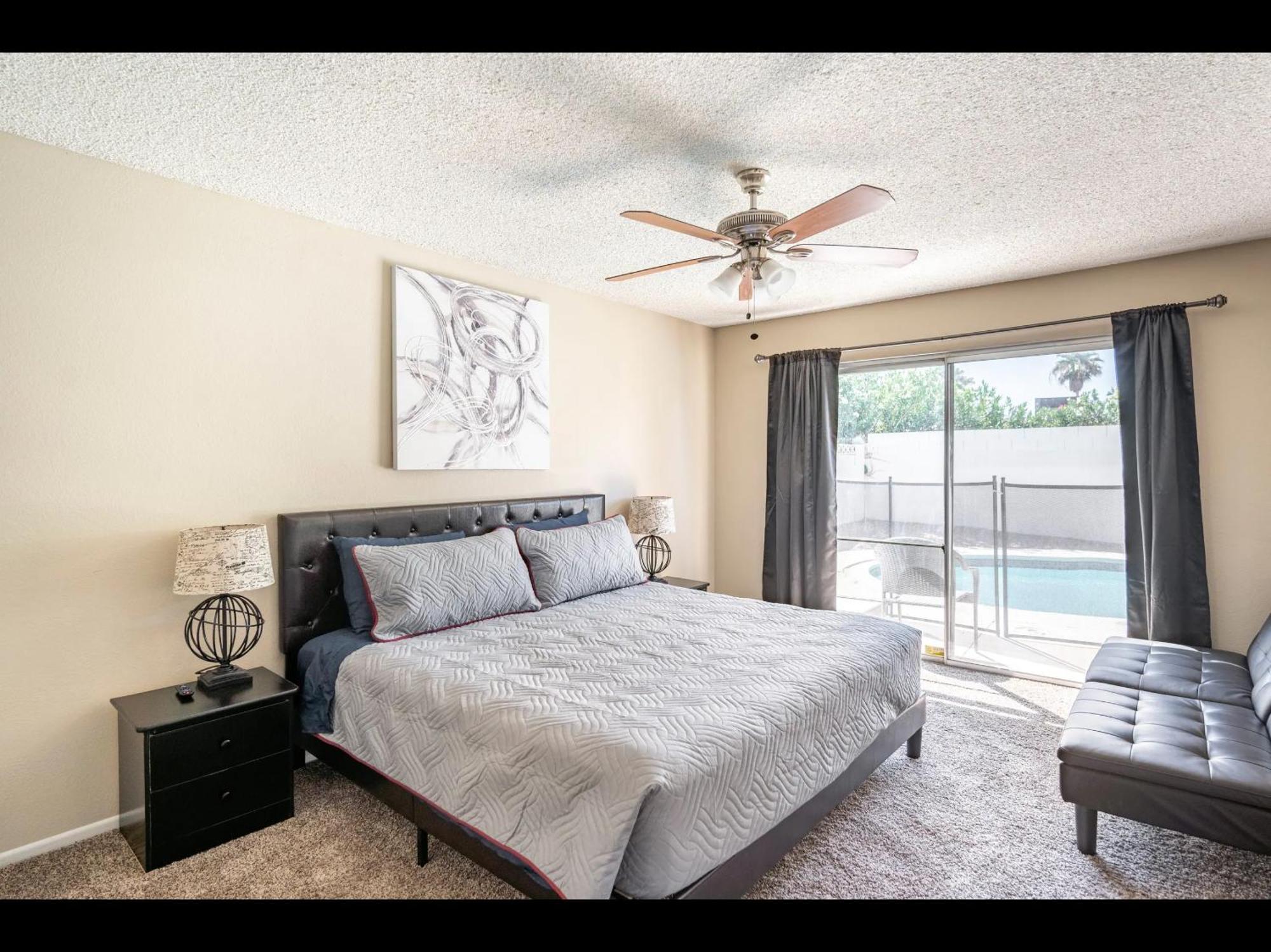 4 Bed 2 Bath Reno With Private Pool Holiday home *